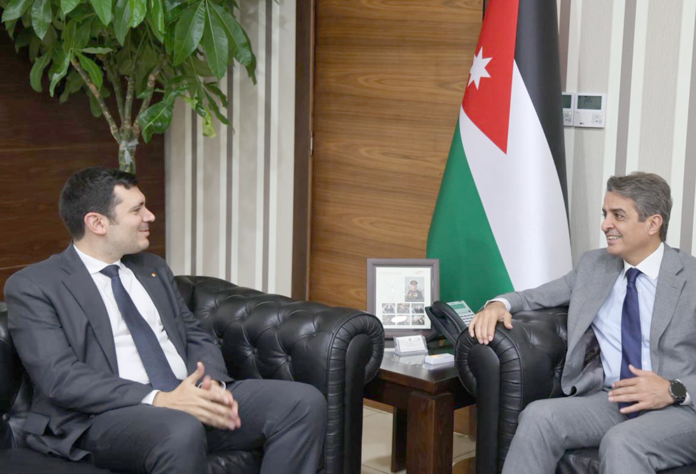 وزارة الشباب وأورنج الأردن تبحثان فرص تعزيز التعاون المشترك