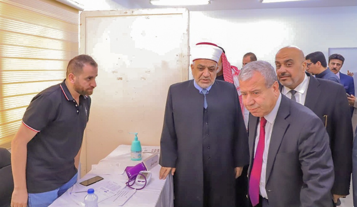 مستشفى المقاصد يعالج 432 مريضا في يوم طبي مجاني بالحصن