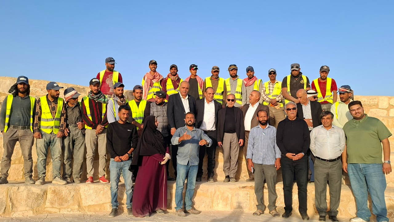 وزير الإدارة المحلية يتفقد بلديات بمحافظة مادبا