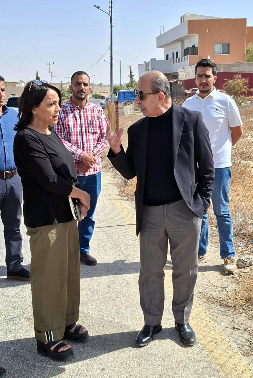 وزير الإدارة المحلية يتفقد بلديات بمحافظة مادبا