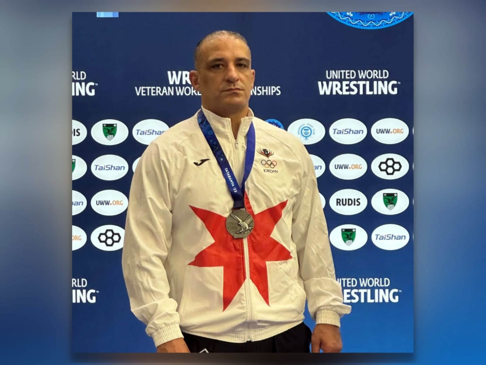 المصارع أبو طبيخ يتوج بالميدالية الفضية في بطولة العالم للأساتذة