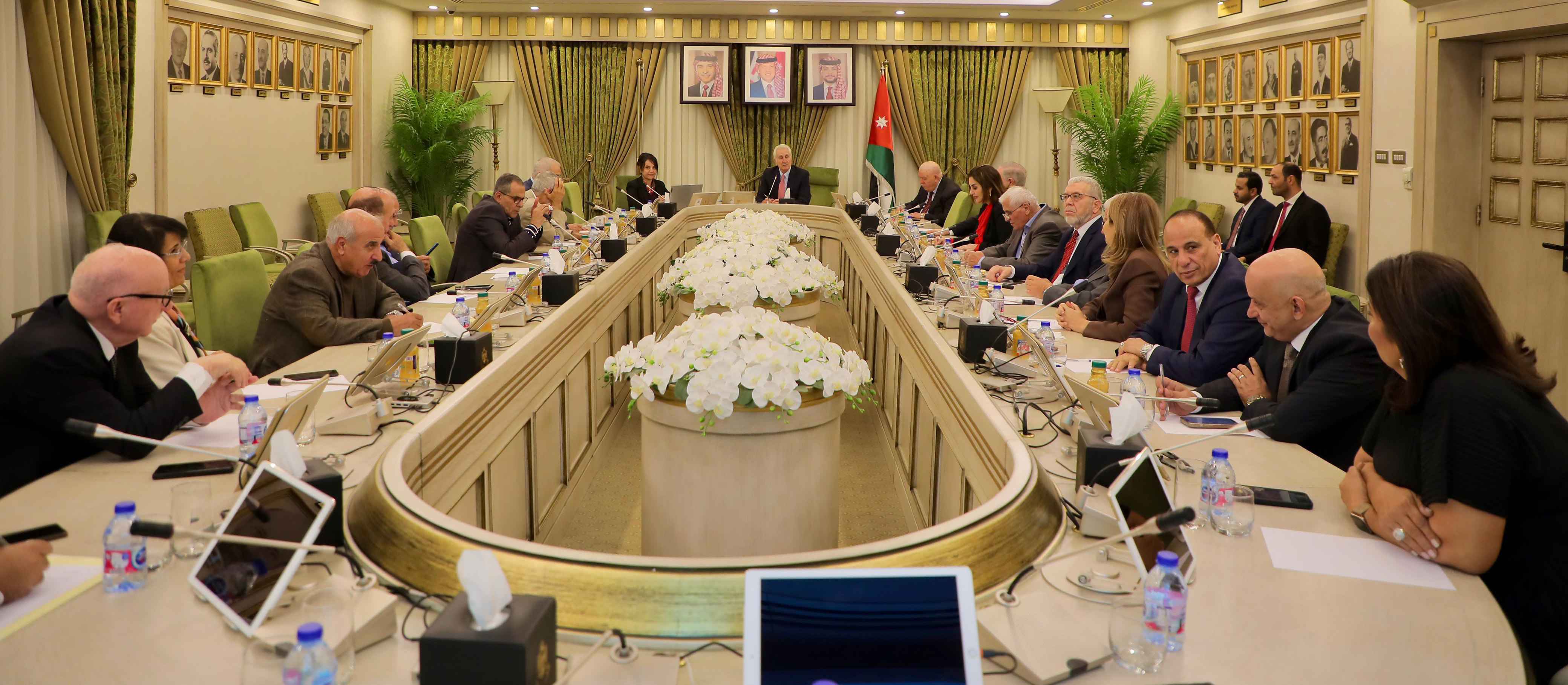 تربوية الأعيان تبحث سبل استخدام التقنيات الحديثة في عمل المجلس