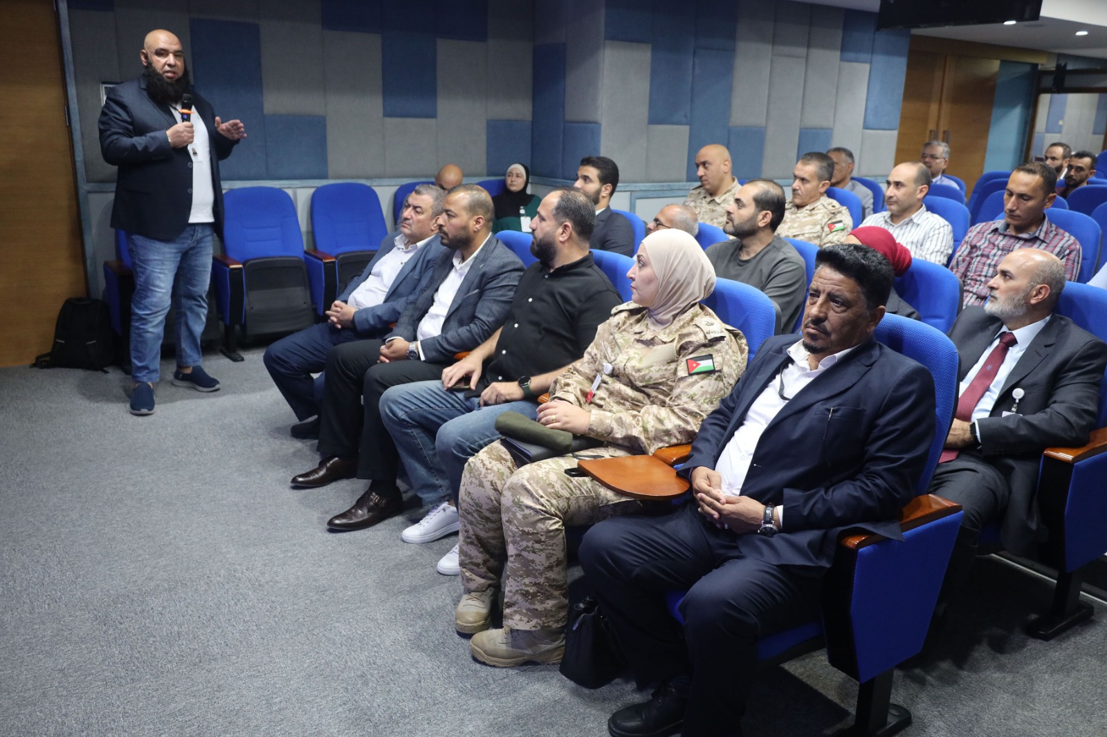 ورشة توعوية لتحسين تغطية محطات البث الإذاعي