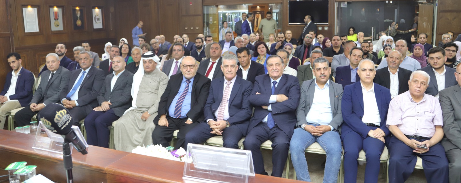 مثقفون يحتفون بإشهار رواية إسعيدة