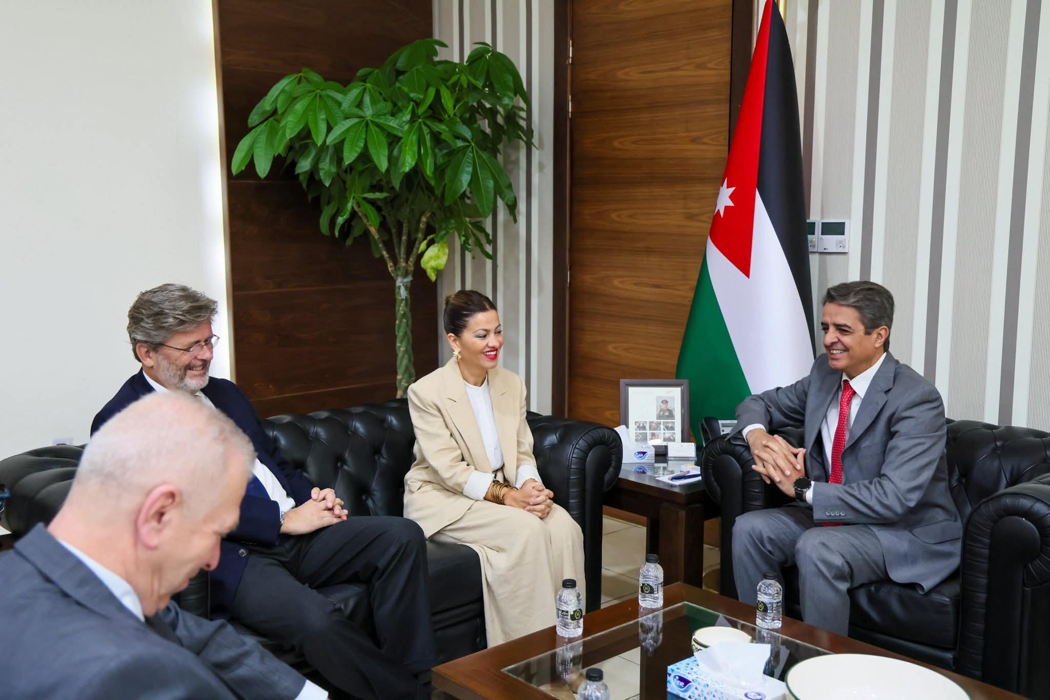 وزير الشباب يلتقي نظيرته الإسبانية