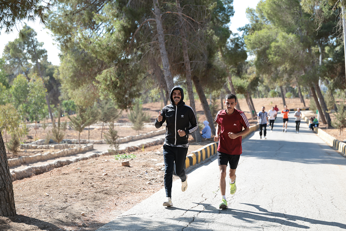   رئيس الوزراء يطلع على أعمال التحديث والتطوير الشامل للمرافق والمنشآت الرياضية في مدينة الحسين للشباب 