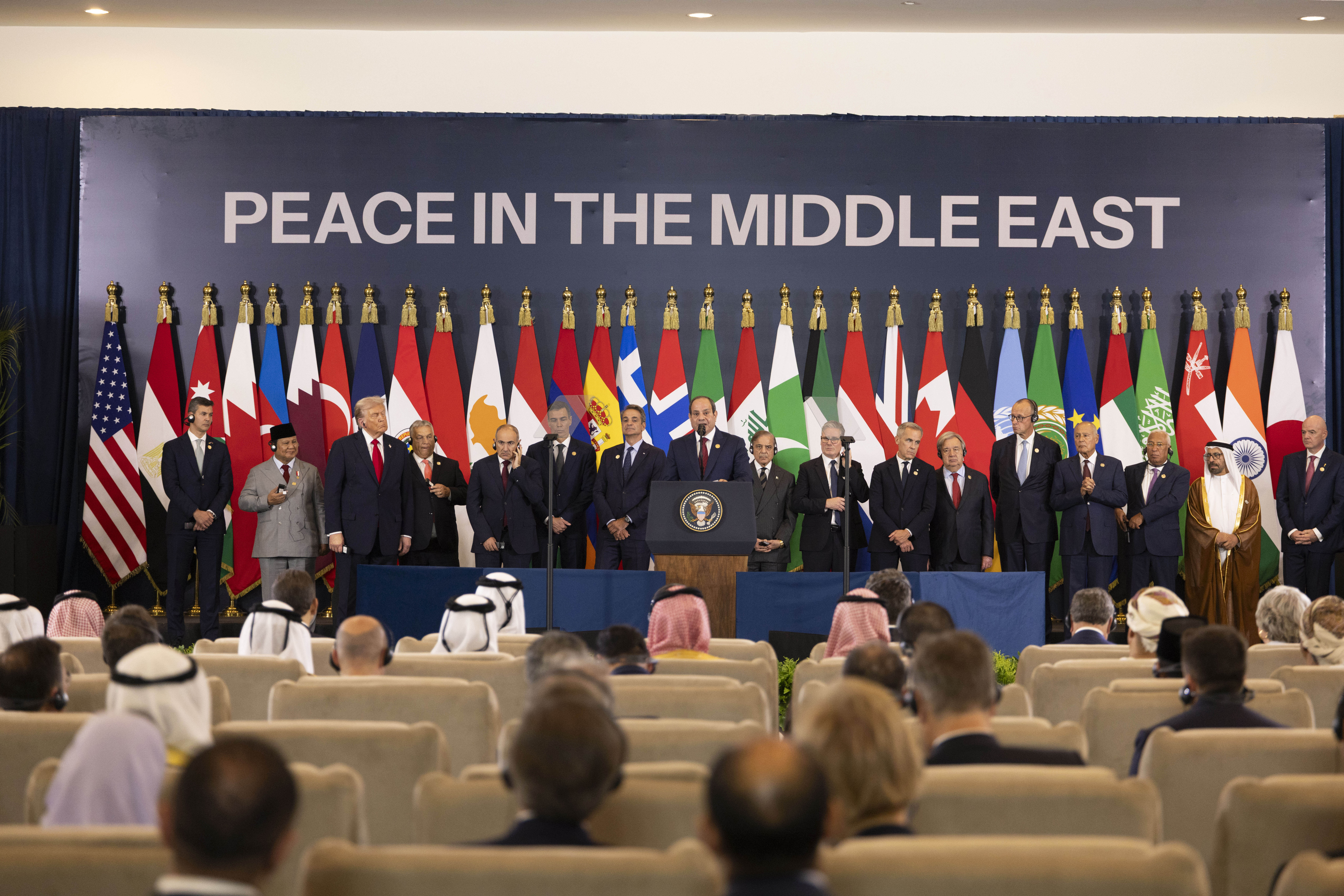 الملك يشارك باجتماع تنسيقي مع قادة دول بشرم الشيخ لبحث الخطوات القادمة ضمن اتفاق إنهاء الحرب في غزة