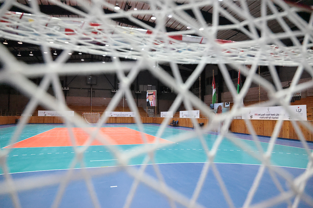   رئيس الوزراء يطلع على أعمال التحديث والتطوير الشامل للمرافق والمنشآت الرياضية في مدينة الحسين للشباب 