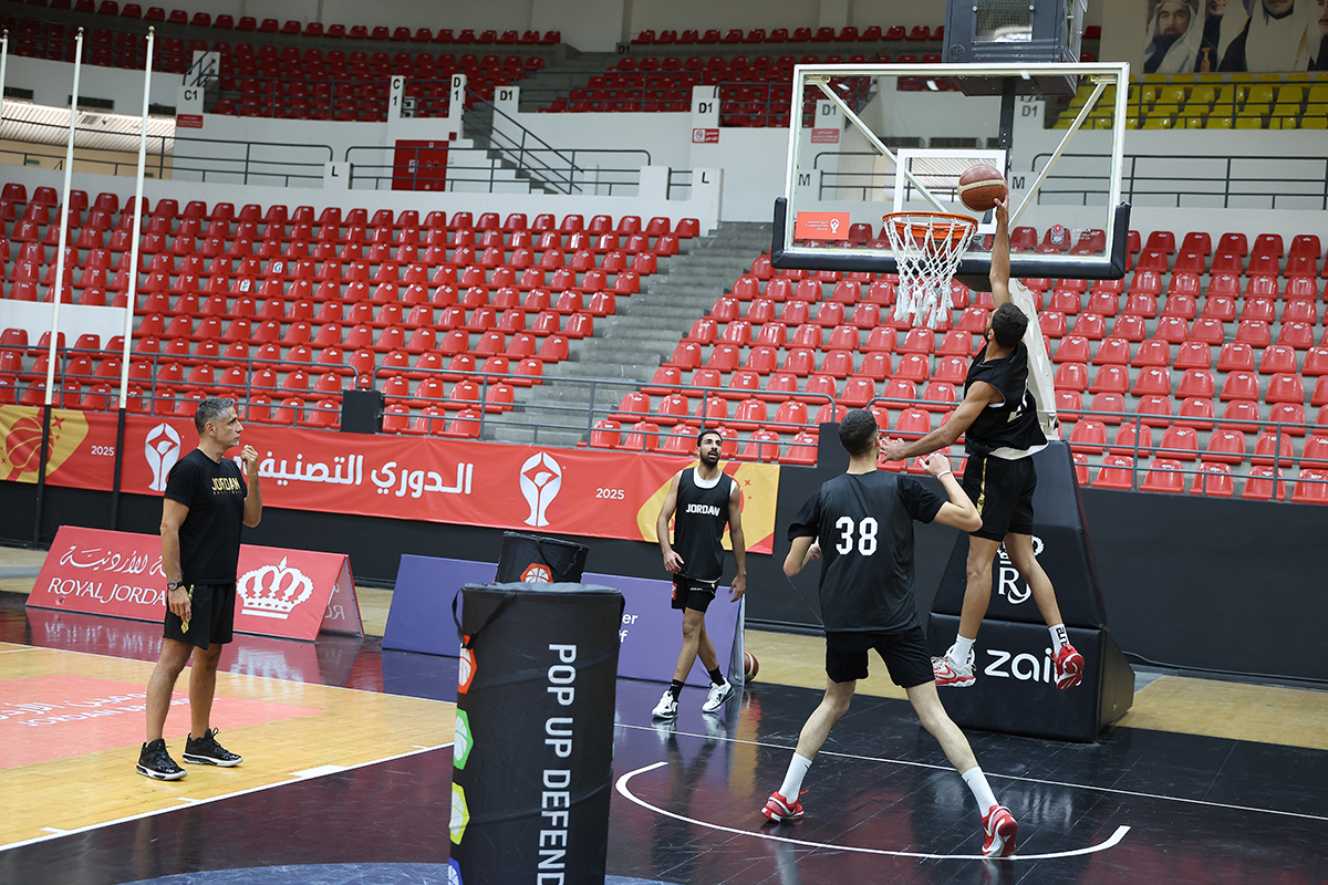   رئيس الوزراء يطلع على أعمال التحديث والتطوير الشامل للمرافق والمنشآت الرياضية في مدينة الحسين للشباب 