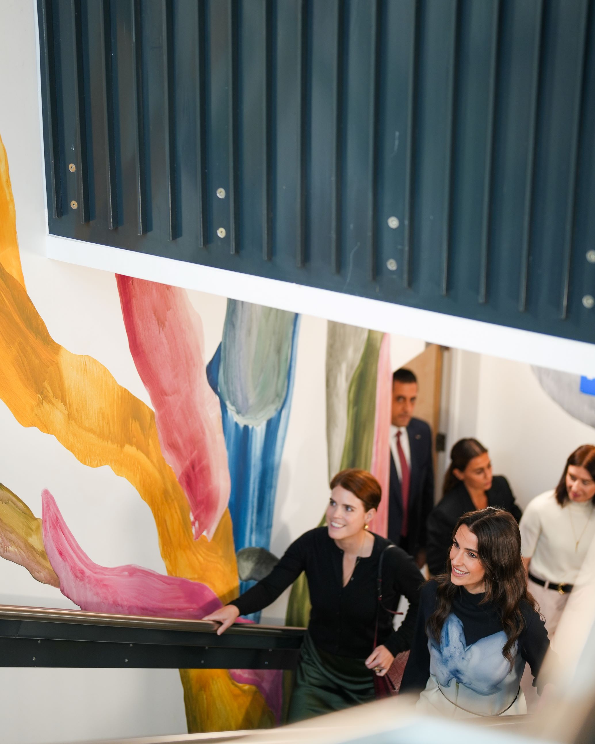 الأميرة رجوة تطلع على أعمال فنية بمستشفى جامعة سبرينغ فيلد للصحة النفسية في لندن