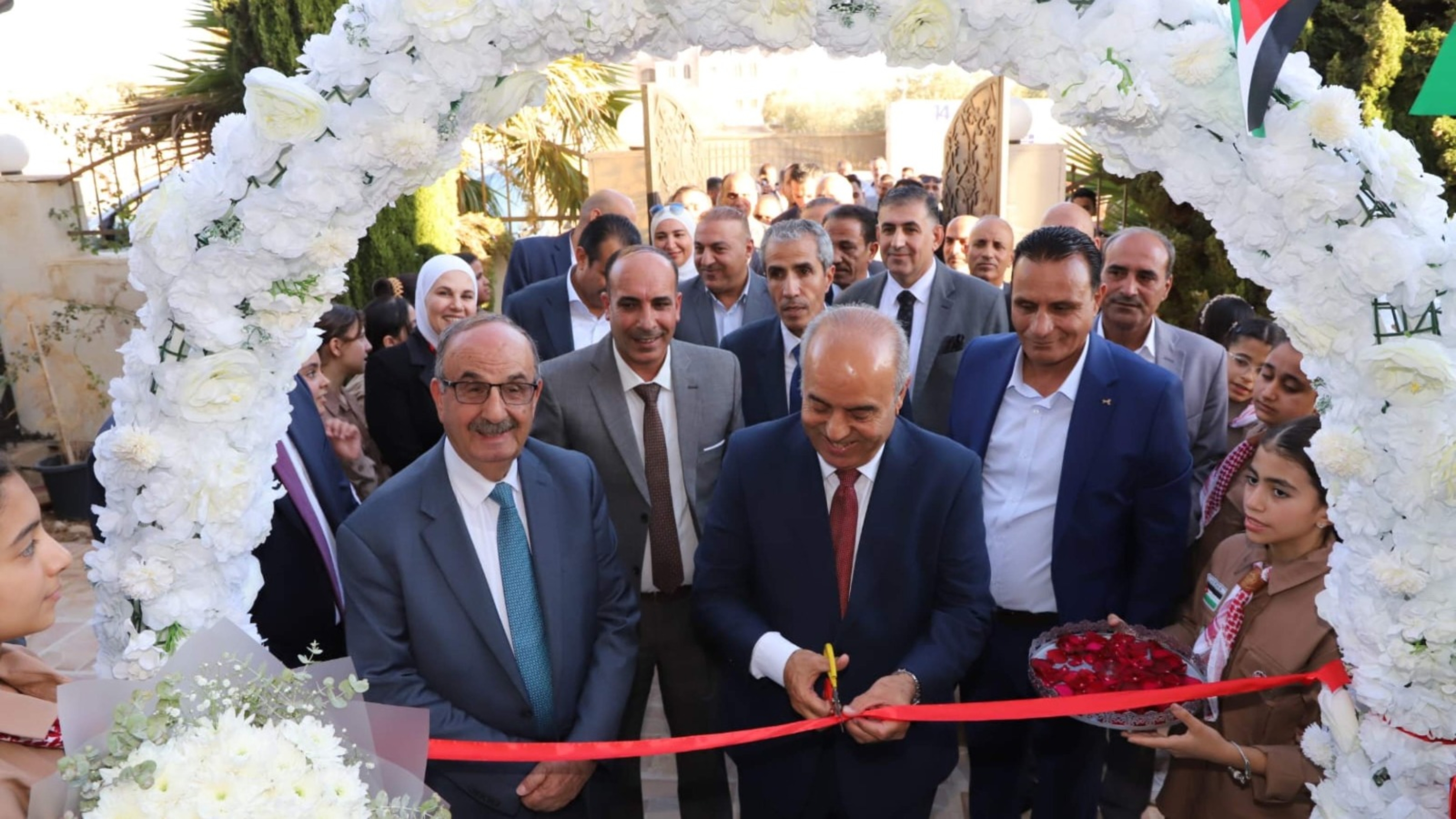 وزير التربية والتعليم يفتتح نادي معلمي مادبا