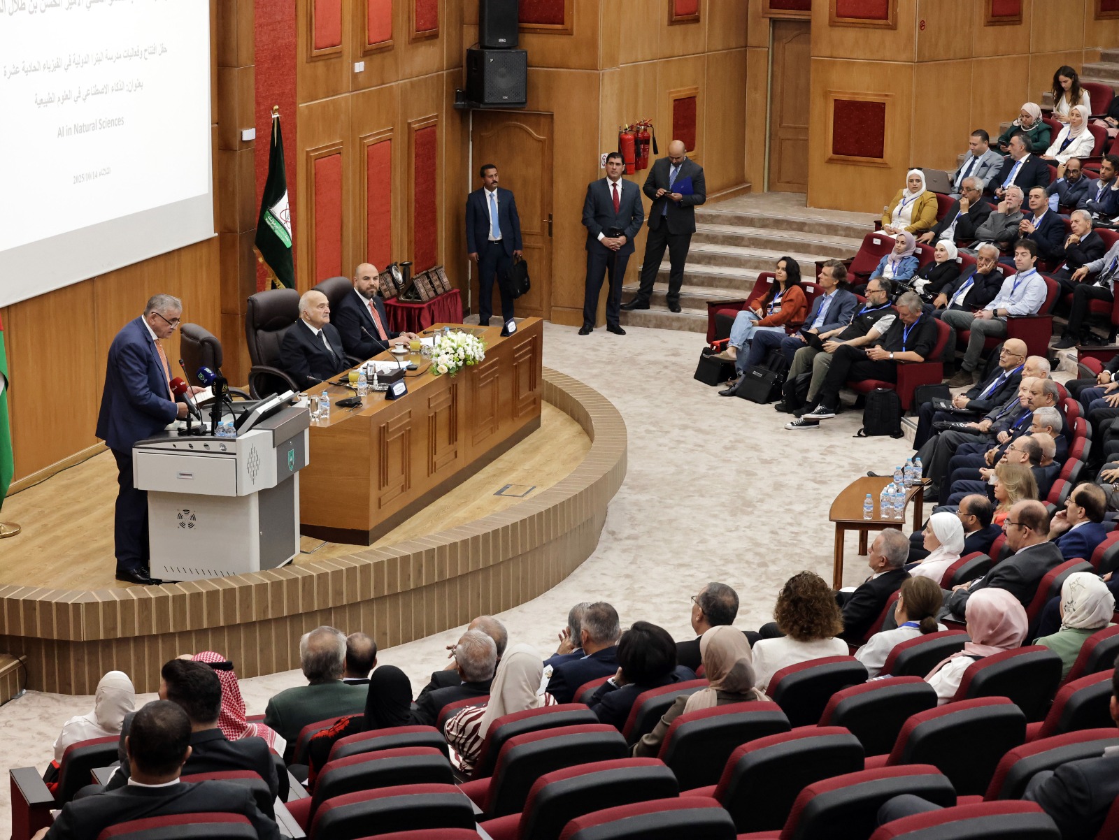 الأمير الحسن يرعى انطلاق فعاليات الموسم الـ11 من مدرسة البترا للفيزياء