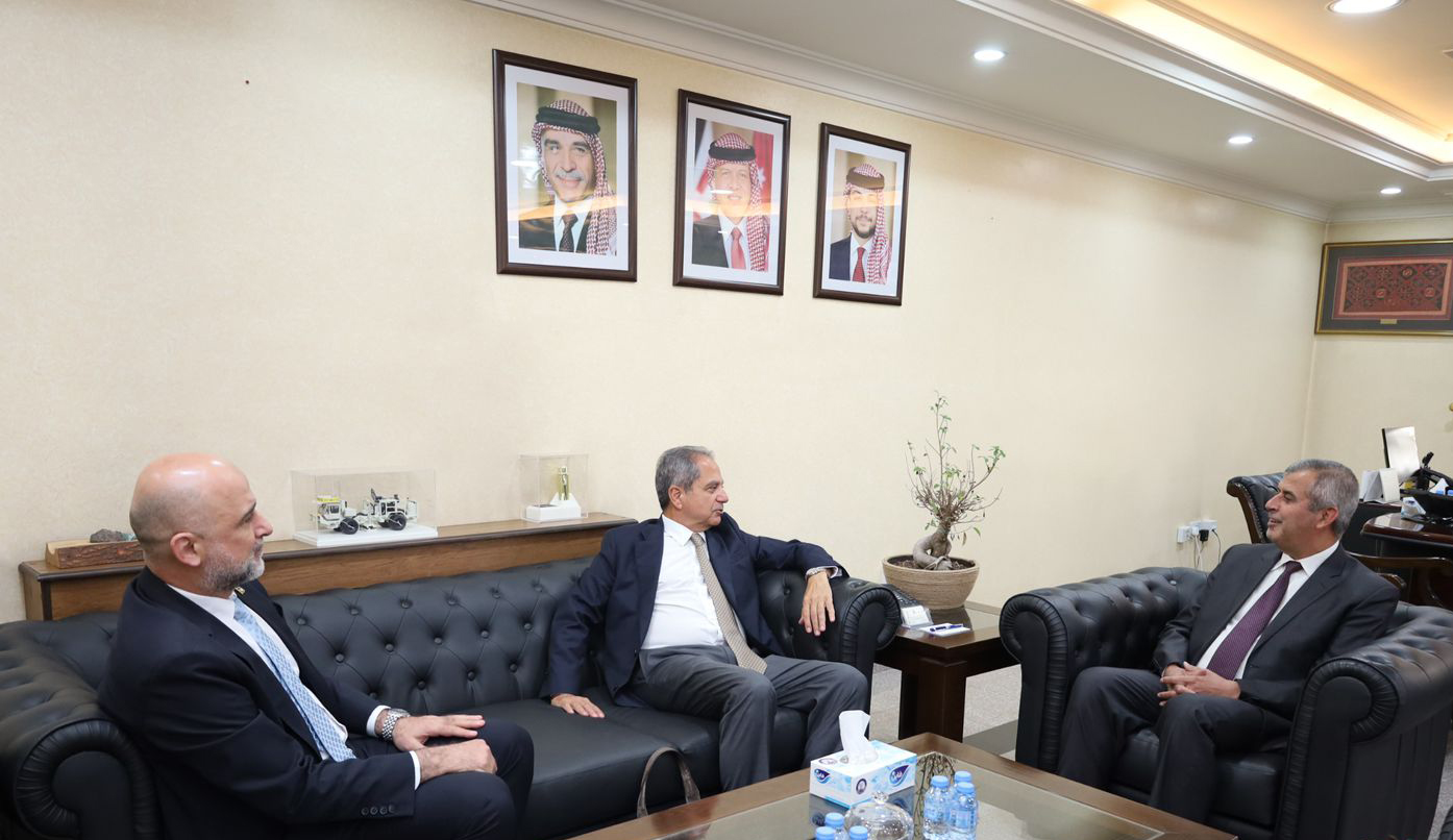 وزير الطاقة: الأردن مستعد لتزويد لبنان بالكهرباء والغاز الطبيعي