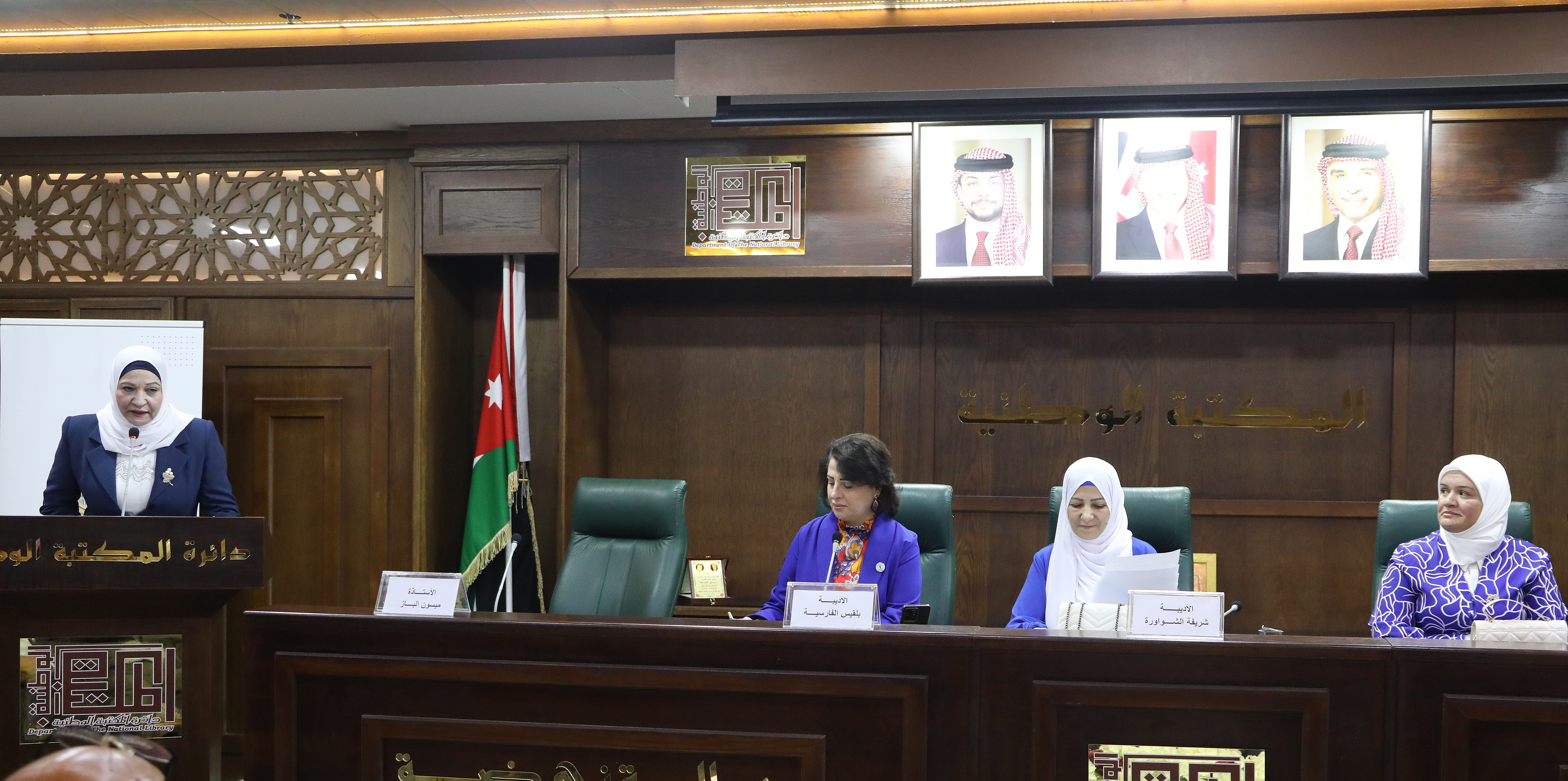 الروابدة يرعى إشهار كتاب حدثتني الشمس للأديبة شريفة الشواورة