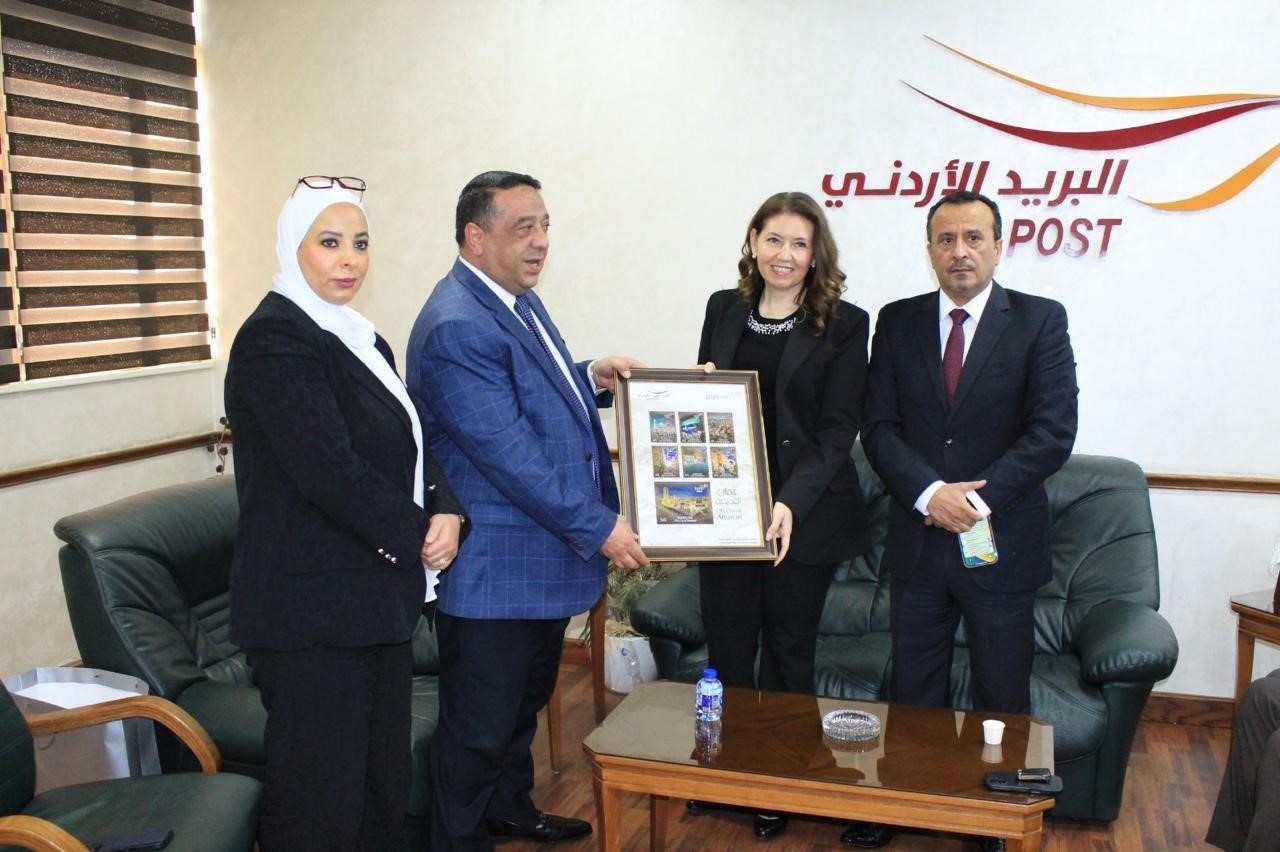 تنظيم الاتصالات تطلع على خطط ومشاريع شركة البريد الأردني