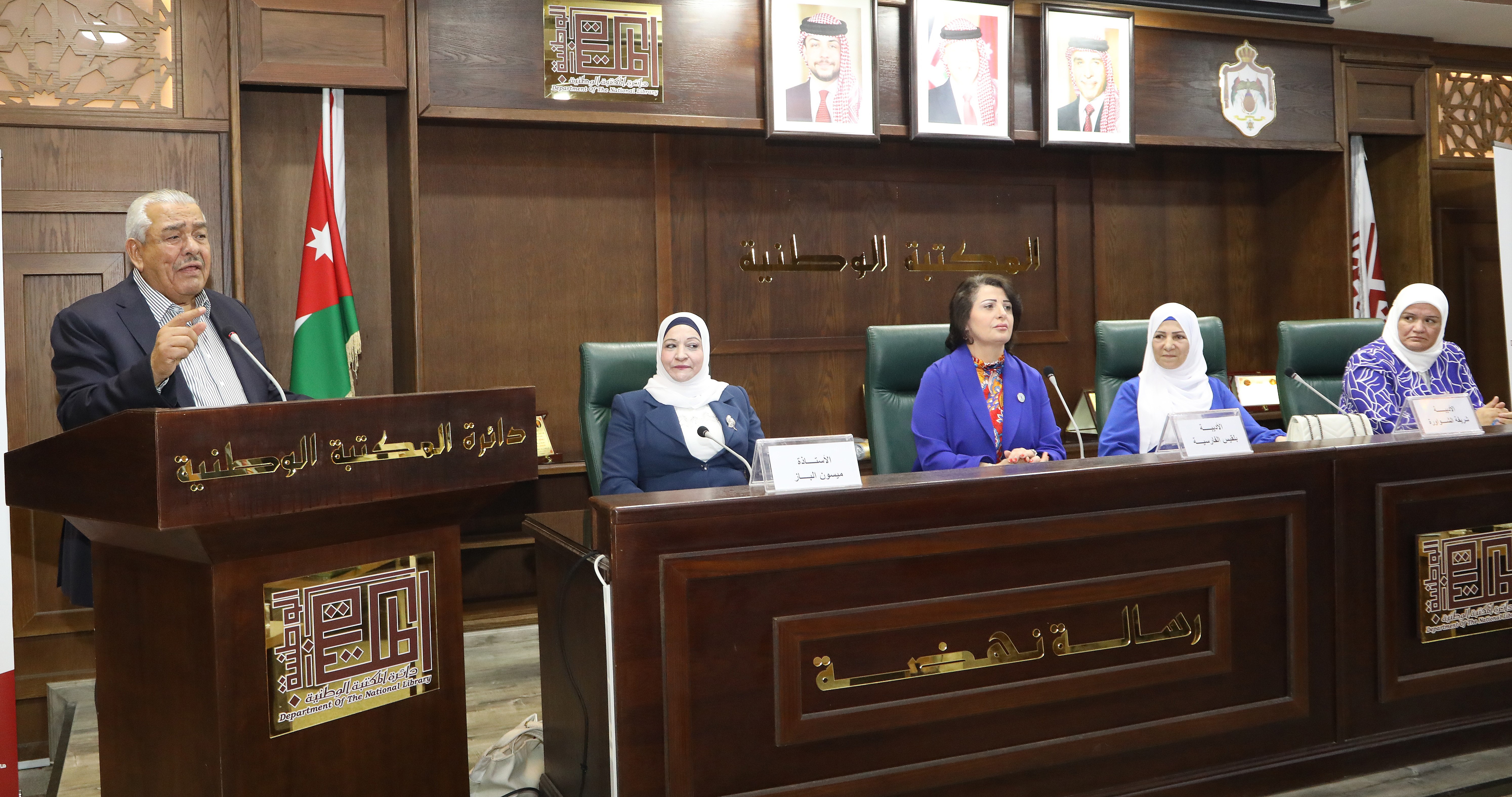 الروابدة يرعى إشهار كتاب حدثتني الشمس للأديبة شريفة الشواورة