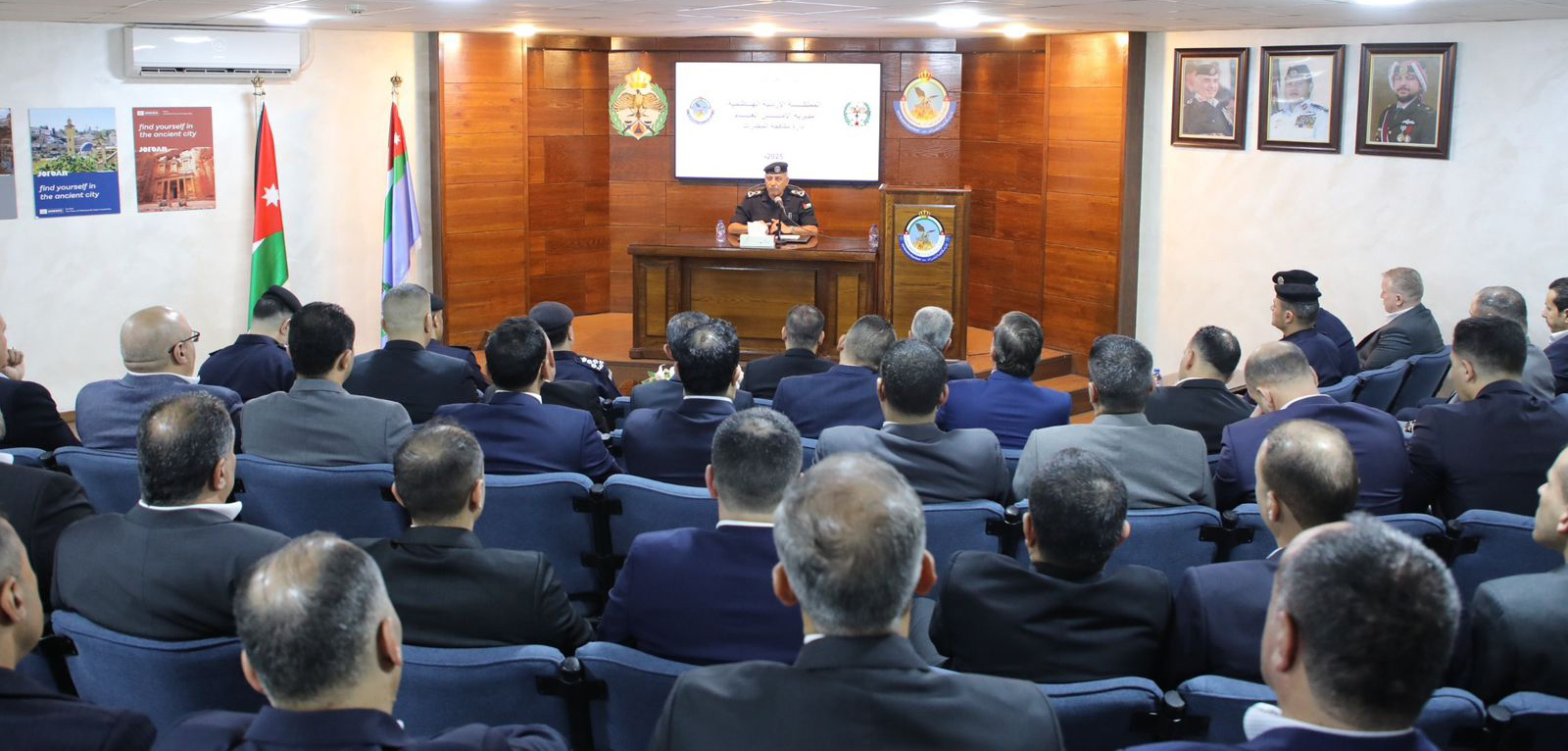 مدير الأمن العام يزور إدارة مكافحة المخدرات