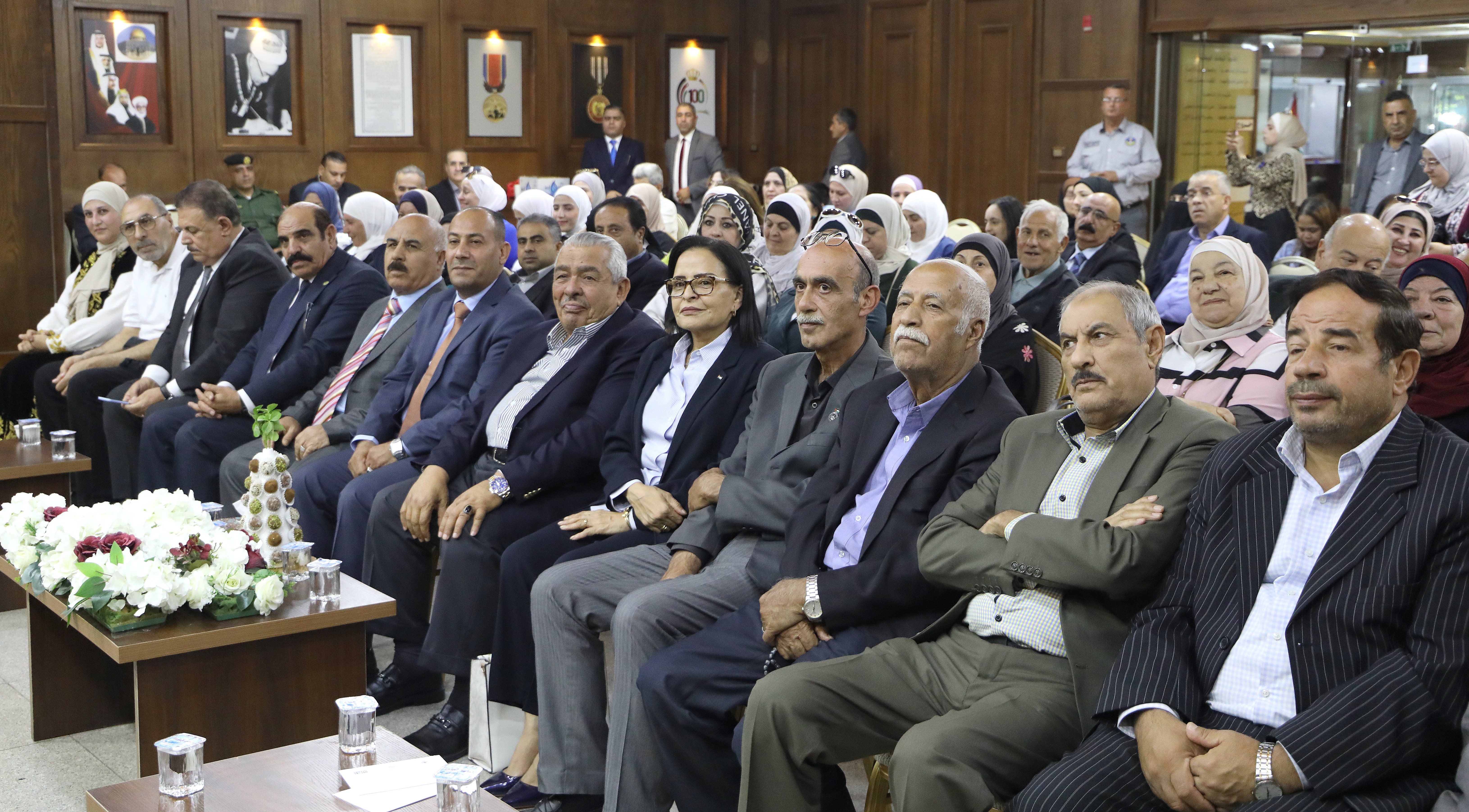 الروابدة يرعى إشهار كتاب حدثتني الشمس للأديبة شريفة الشواورة