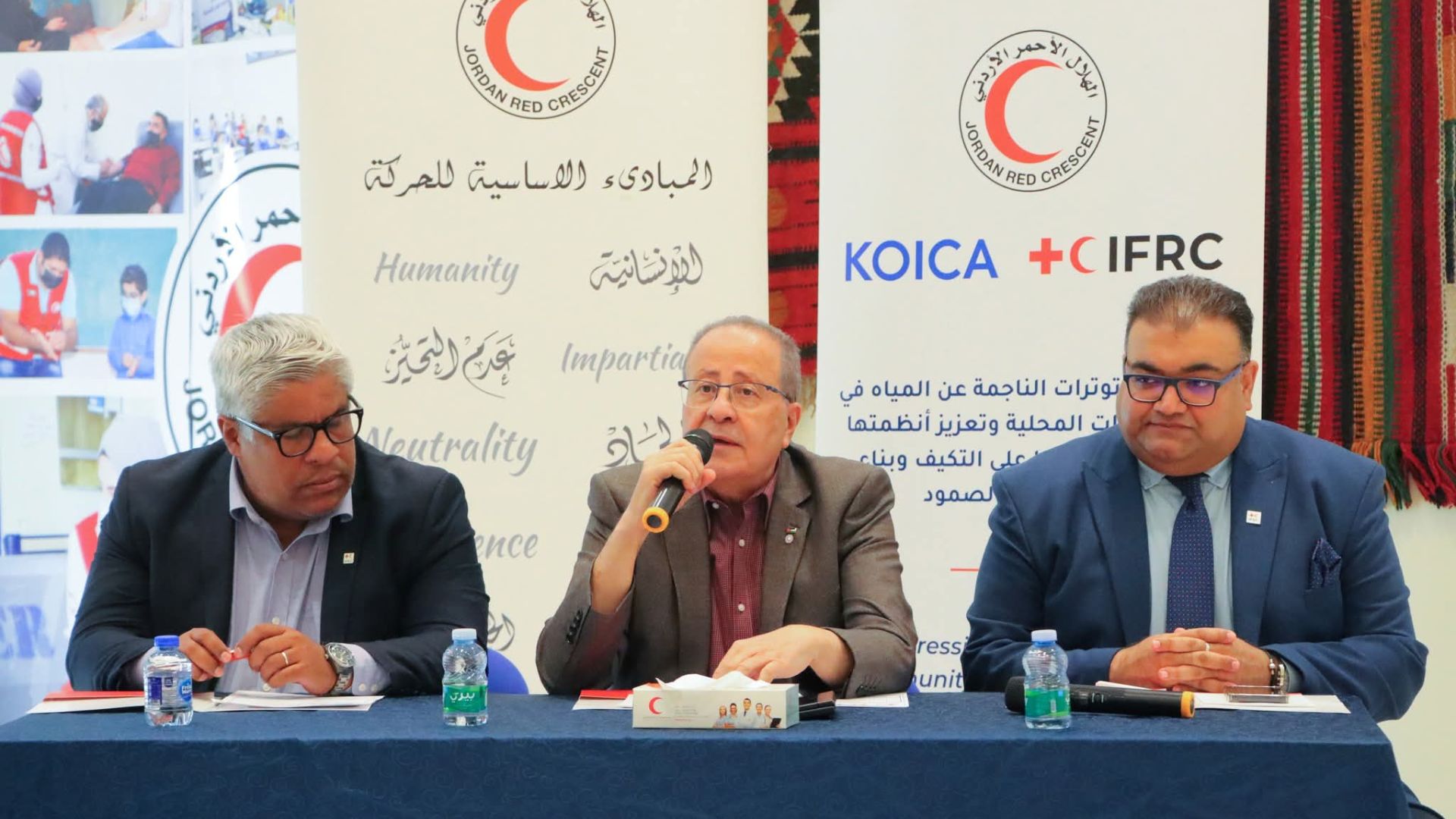 وفد من وكالة كويكا وجامعة إيها للإناث يزور الهلال الأحمر