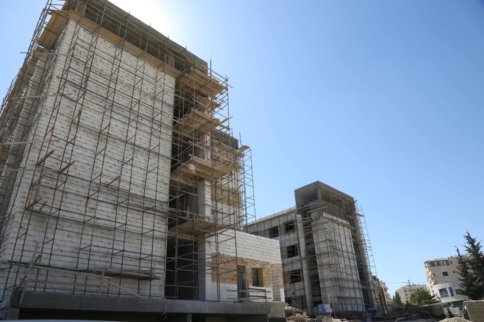 وزير الأشغال يتفقد عددا من المشاريع في العاصمة 