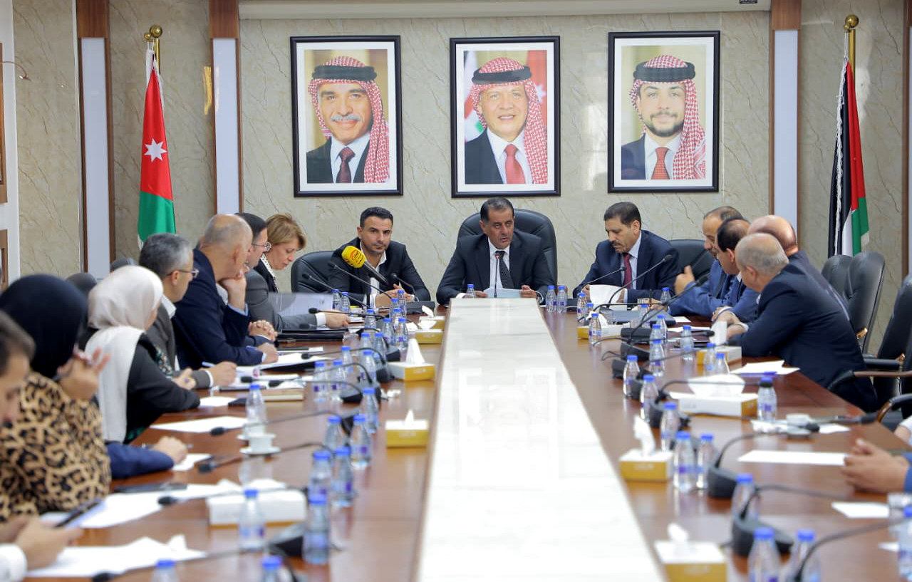 الإدارية النيابية تناقش آليات التعيين من مخزون هيئة الخدمة والإدارة العامة