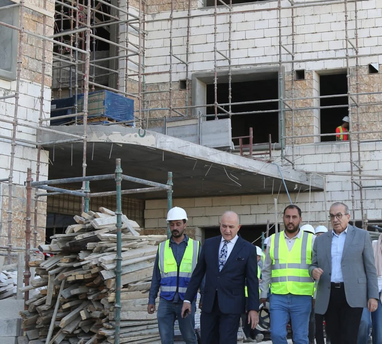 وزير الأشغال يتفقد عددا من المشاريع في العاصمة 