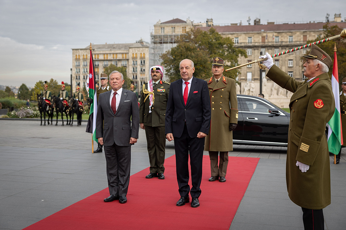  الملك ورئيس هنغاريا يؤكدان أهمية البناء على التعاون بين البلدين في مختلف المجالات 