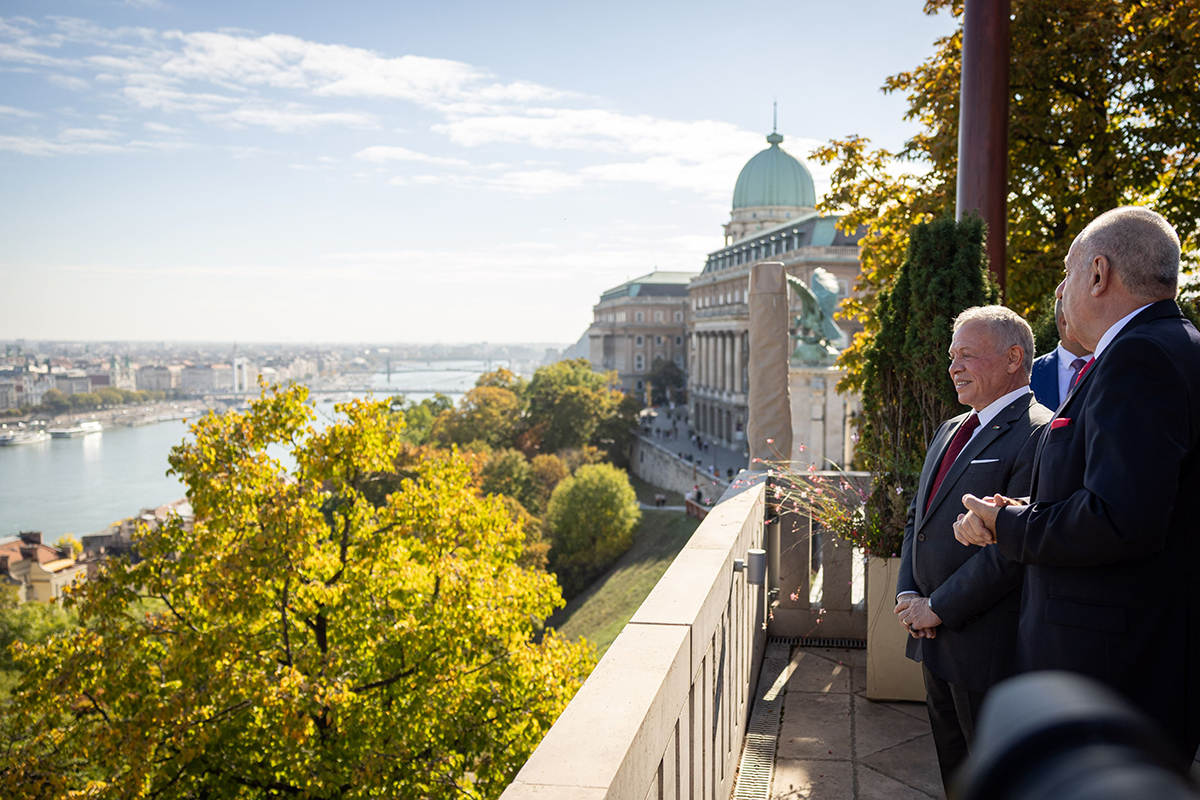  الملك ورئيس هنغاريا يؤكدان أهمية البناء على التعاون بين البلدين في مختلف المجالات 