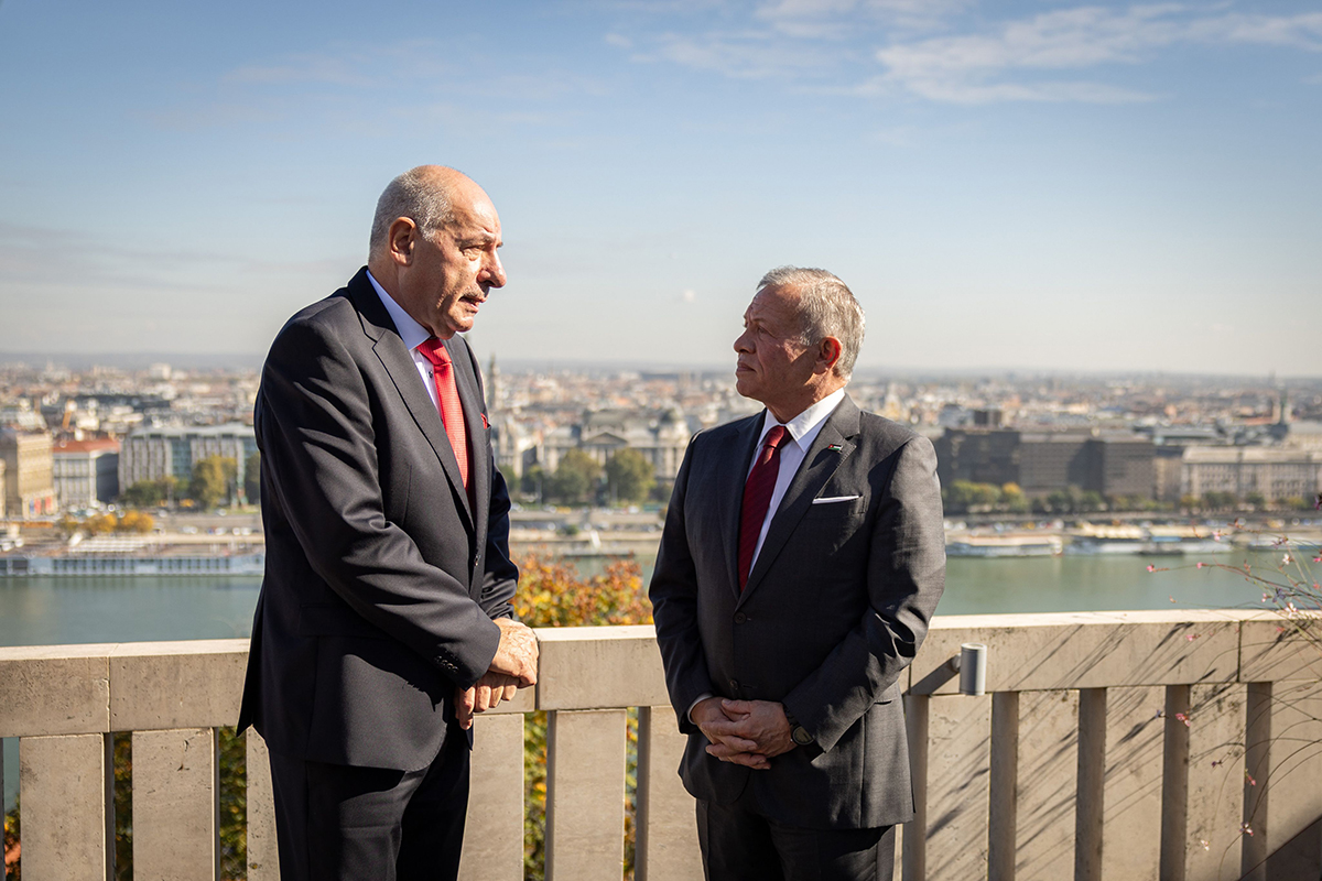  الملك ورئيس هنغاريا يؤكدان أهمية البناء على التعاون بين البلدين في مختلف المجالات 