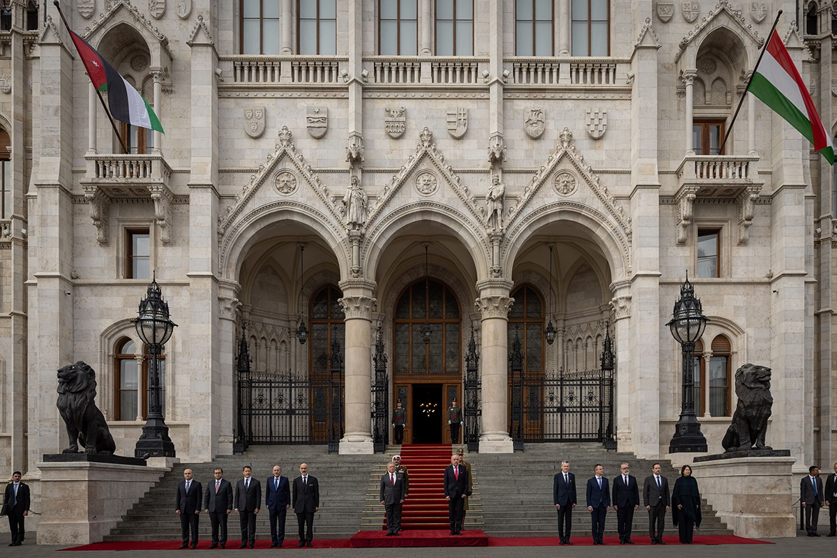  الملك ورئيس هنغاريا يؤكدان أهمية البناء على التعاون بين البلدين في مختلف المجالات 