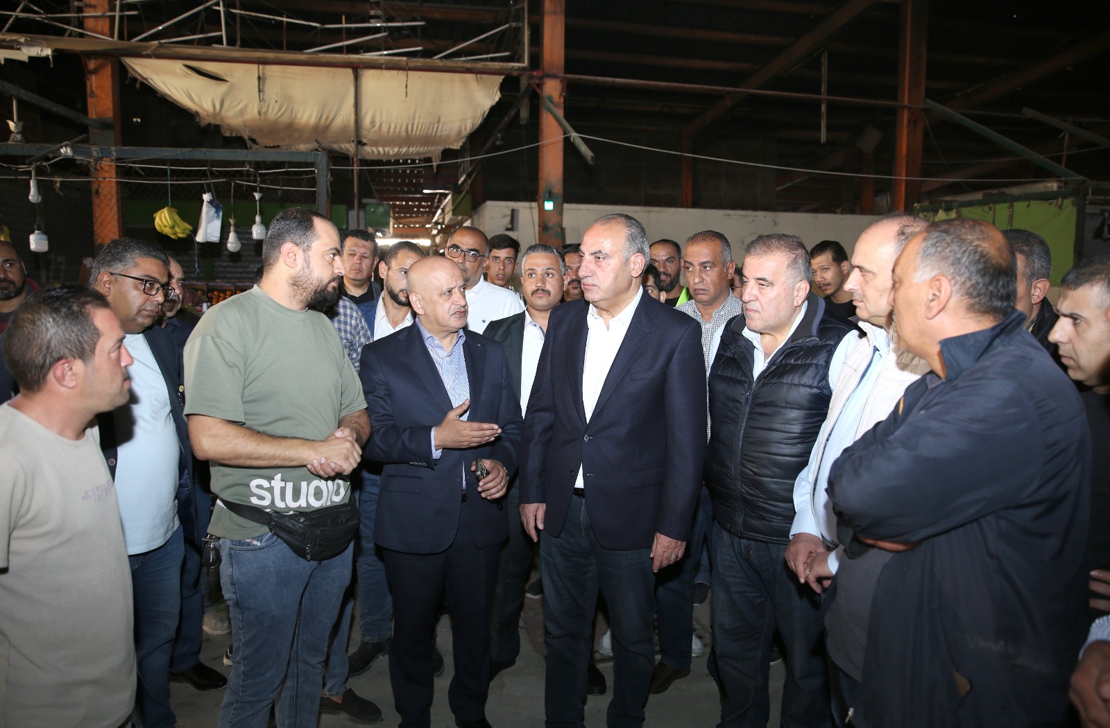 رئيس لجنة أمانة عمان يتفقد سوق الحسين الشعبي 