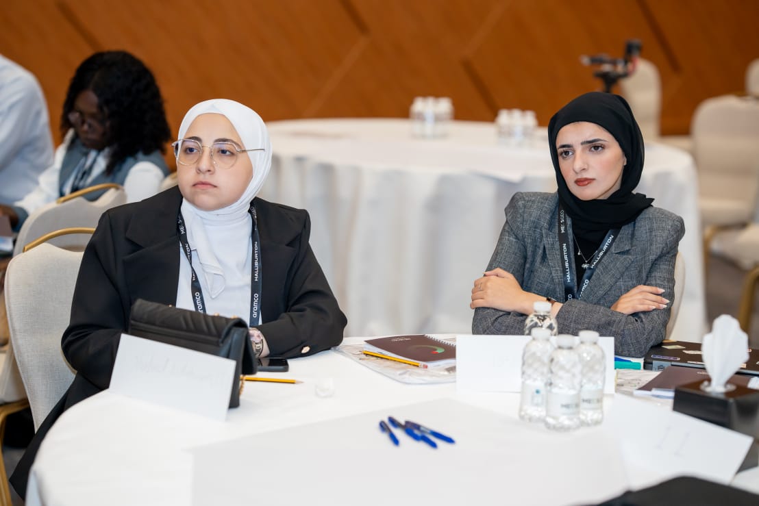 طالبتان من اليرموك تفوزان بجائزة في مؤتمر للطاقة بالبحرين