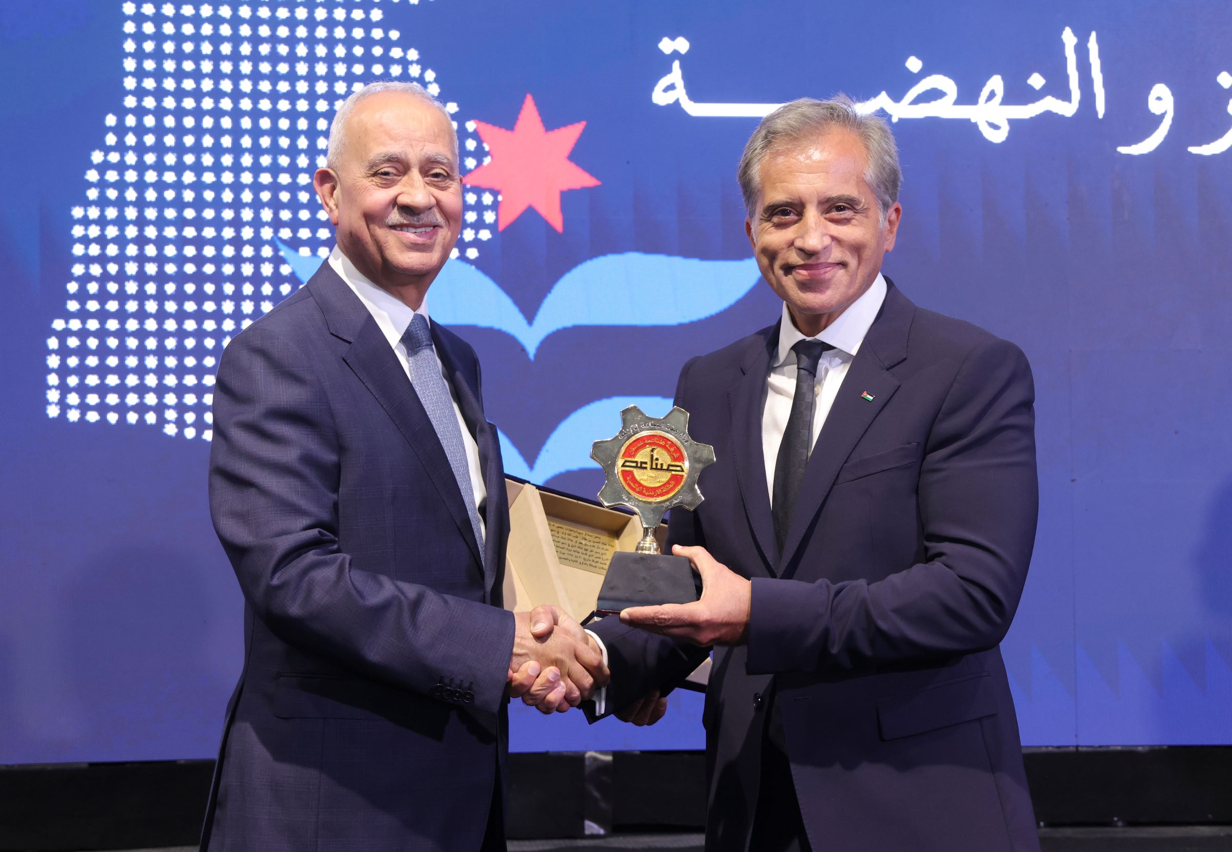 مندوبا عن الملك.. رئيس الوزراء يرعى الاحتفال بيوم الصناعة الأردنية