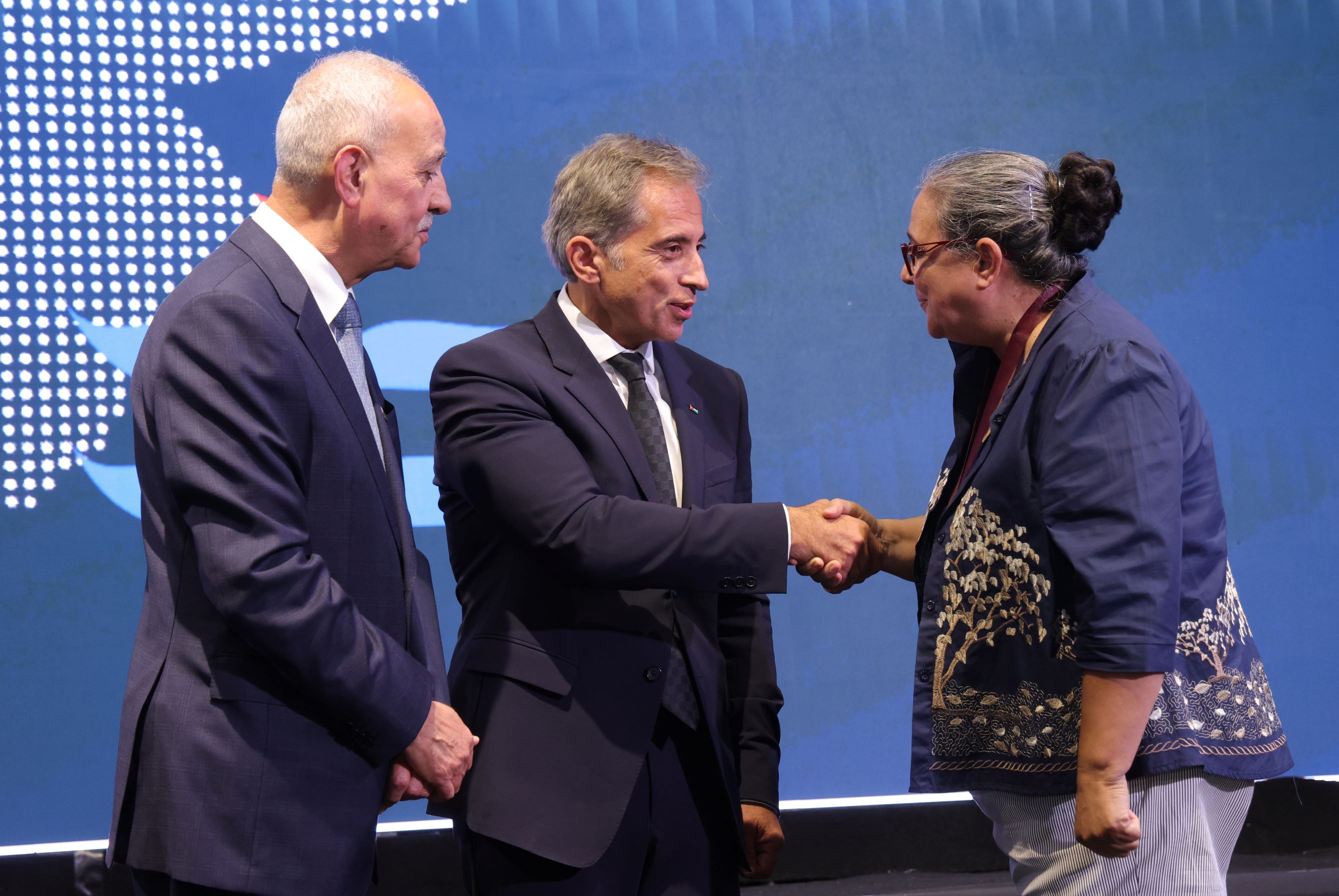 مندوبا عن الملك.. رئيس الوزراء يرعى الاحتفال بيوم الصناعة الأردنية