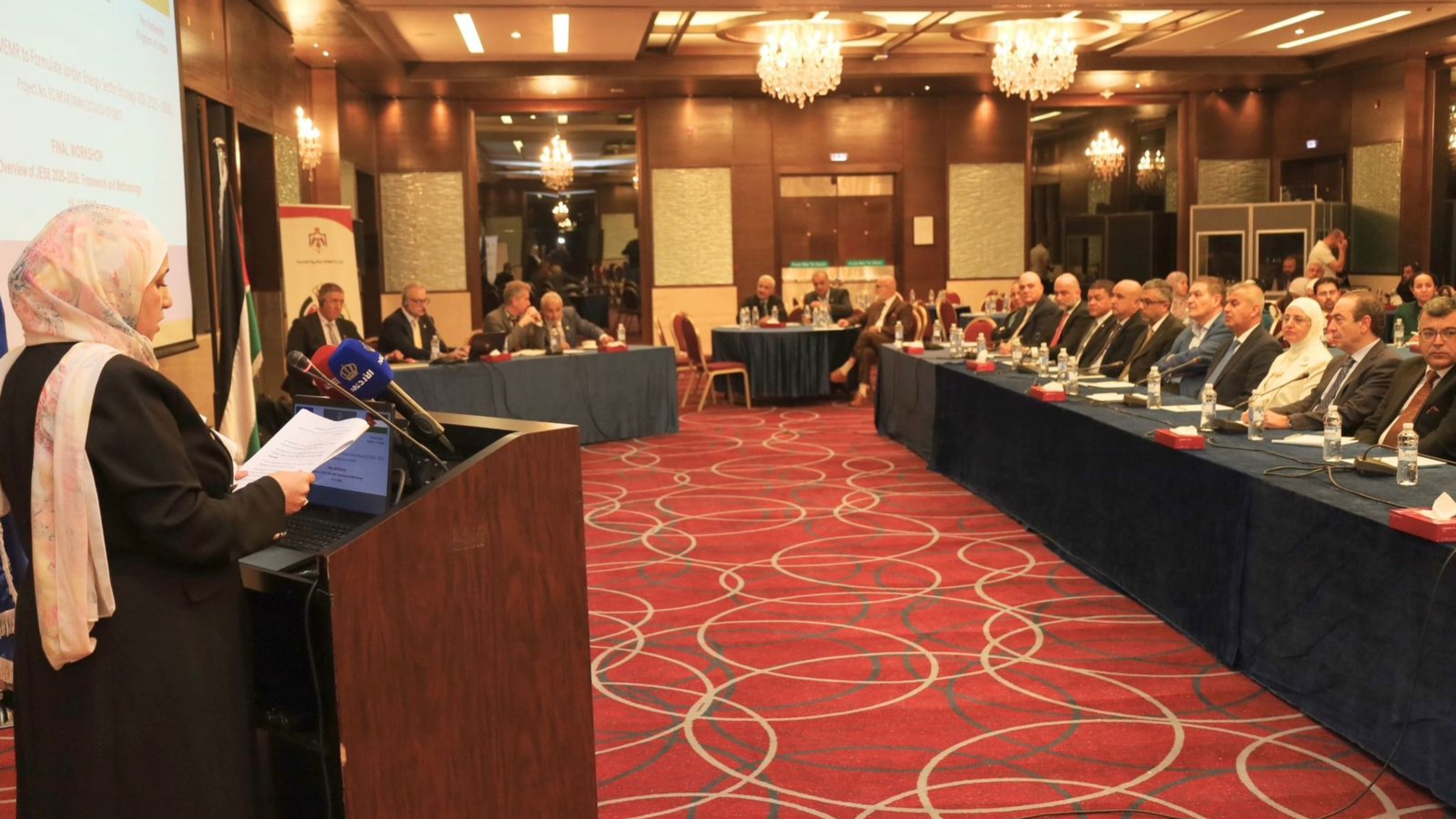 الطاقة تبحث مسودة تحديث استراتيجية (2025 – 2035)