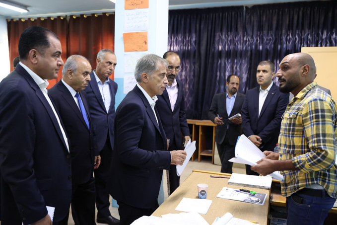 رئيس الوزراء يوجّه لتطوير مخطَّط تنموي شمولي للأزرق وعدم تفويت الفرصة أمامها لتكون مركزاً بيئياً سياحياً جاذباً من محميَّة الشومري والمحمية المائية إلى جانب المسطحات المائيَّة التي يجري العمل على تطويرها 