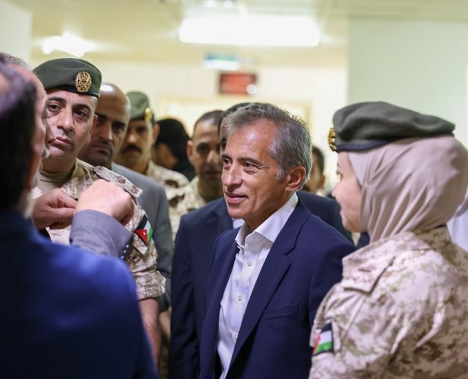 رئيس الوزراء يوجّه لتطوير مخطَّط تنموي شمولي للأزرق وعدم تفويت الفرصة أمامها لتكون مركزاً بيئياً سياحياً جاذباً من محميَّة الشومري والمحمية المائية إلى جانب المسطحات المائيَّة التي يجري العمل على تطويرها 