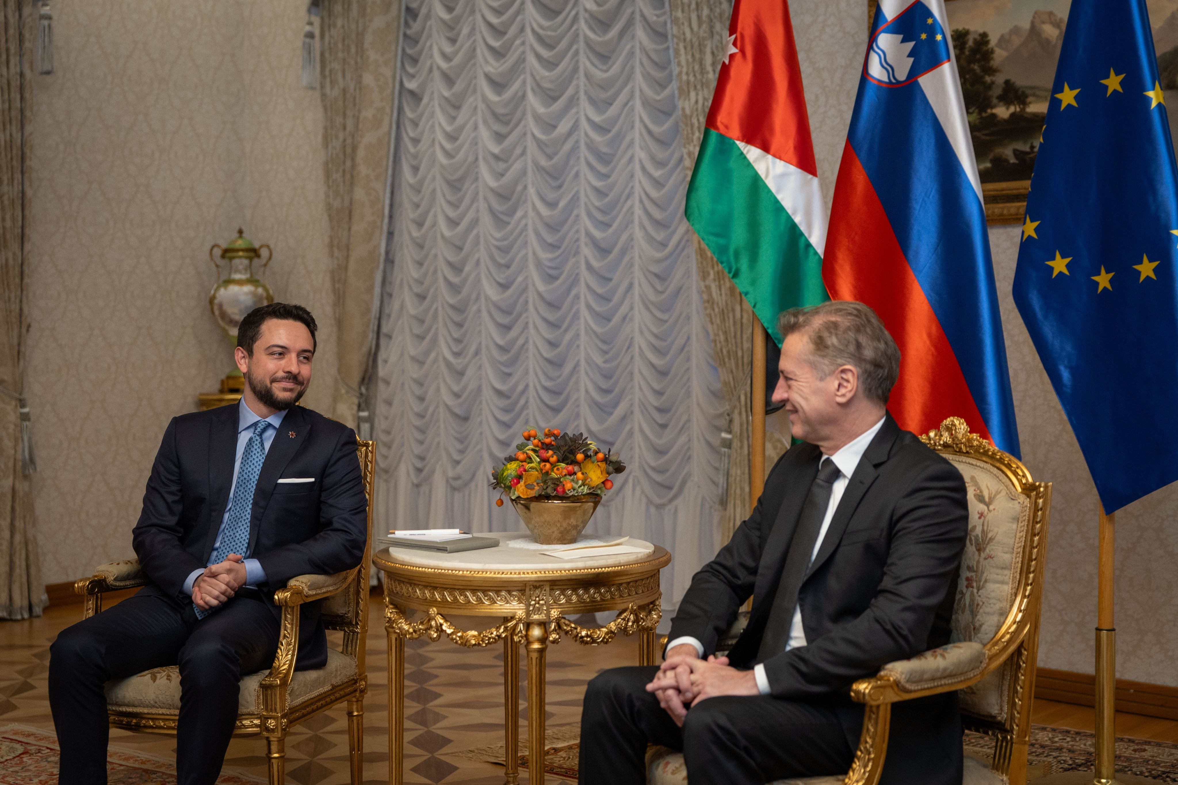 مندوبا عن الملك، ولي العهد يلتقي رئيس وزراء سلوفينيا ويؤكدان حرصهما على الارتقاء بالعلاقات بين البلدين إلى مستوى الشراكة الاستراتيجية