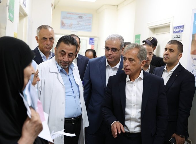 رئيس الوزراء يوجّه لتطوير مخطَّط تنموي شمولي للأزرق وعدم تفويت الفرصة أمامها لتكون مركزاً بيئياً سياحياً جاذباً من محميَّة الشومري والمحمية المائية إلى جانب المسطحات المائيَّة التي يجري العمل على تطويرها 