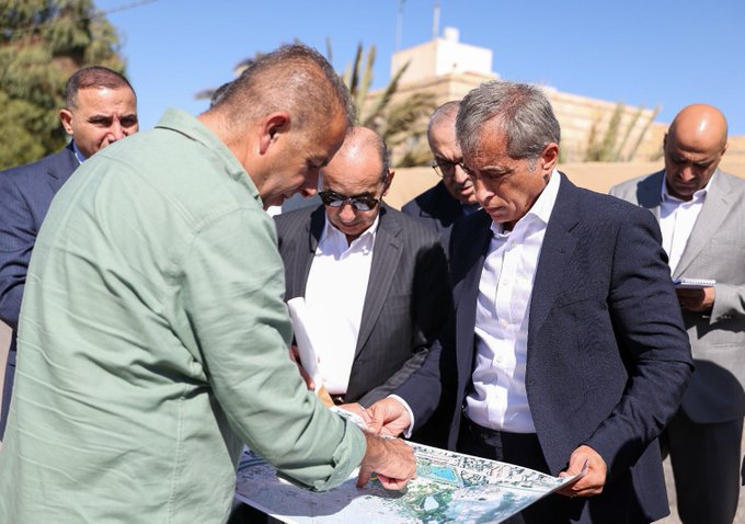 رئيس الوزراء يوجّه لتطوير مخطَّط تنموي شمولي للأزرق وعدم تفويت الفرصة أمامها لتكون مركزاً بيئياً سياحياً جاذباً من محميَّة الشومري والمحمية المائية إلى جانب المسطحات المائيَّة التي يجري العمل على تطويرها 