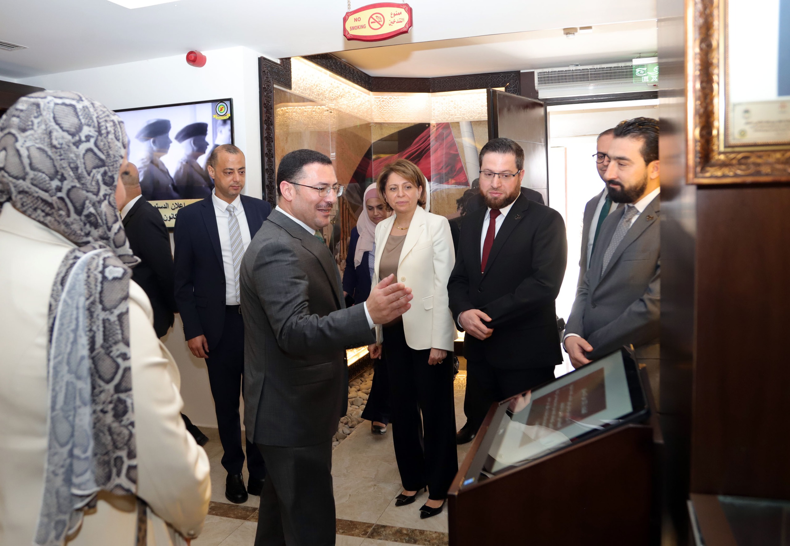 الإدارة العامة ومركز الخدمات الشامل يعرضان إنجازاتهما لوفد وزارة التنمية الإدارية السوري