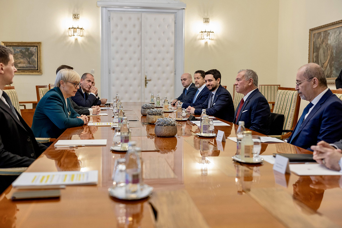 الملك ورئيسة سلوفينيا يبحثان علاقات الصداقة بين البلدين ومستجدات المنطقة