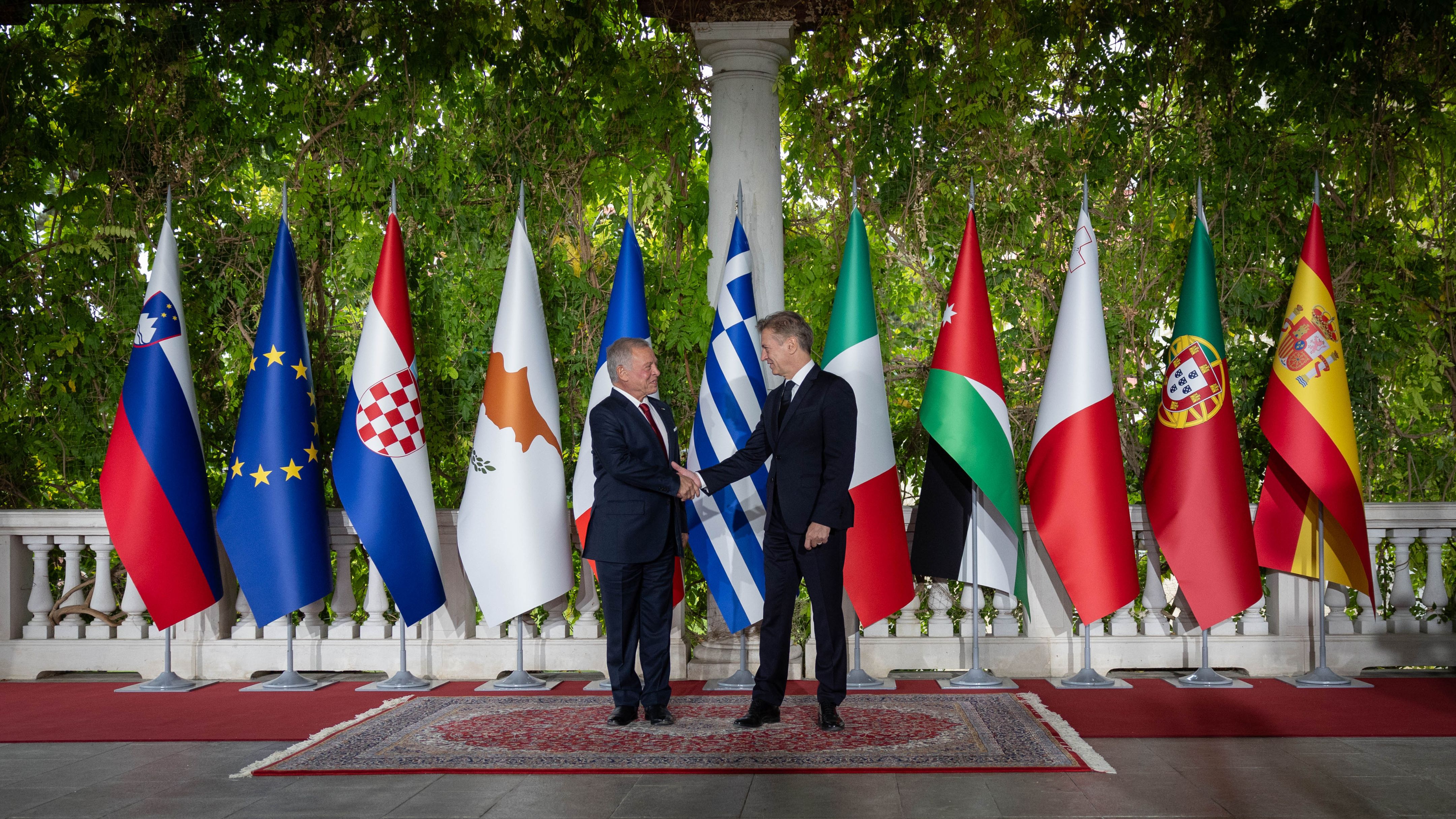 الملك يدعو خلال قمة ميد 9 إلى العمل المشترك لضمان التزام جميع الأطراف باتفاق إنهاء الحرب في غزة