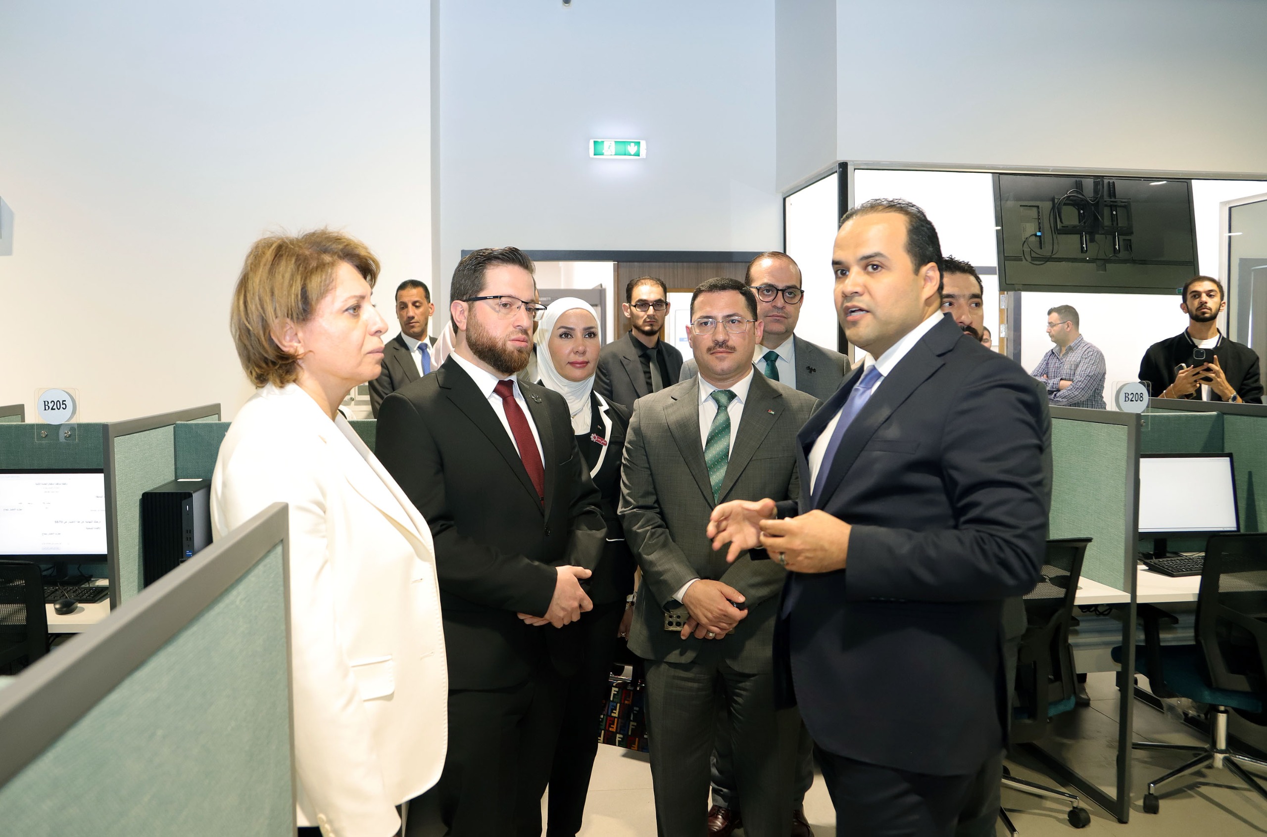 الإدارة العامة ومركز الخدمات الشامل يعرضان إنجازاتهما لوفد وزارة التنمية الإدارية السوري