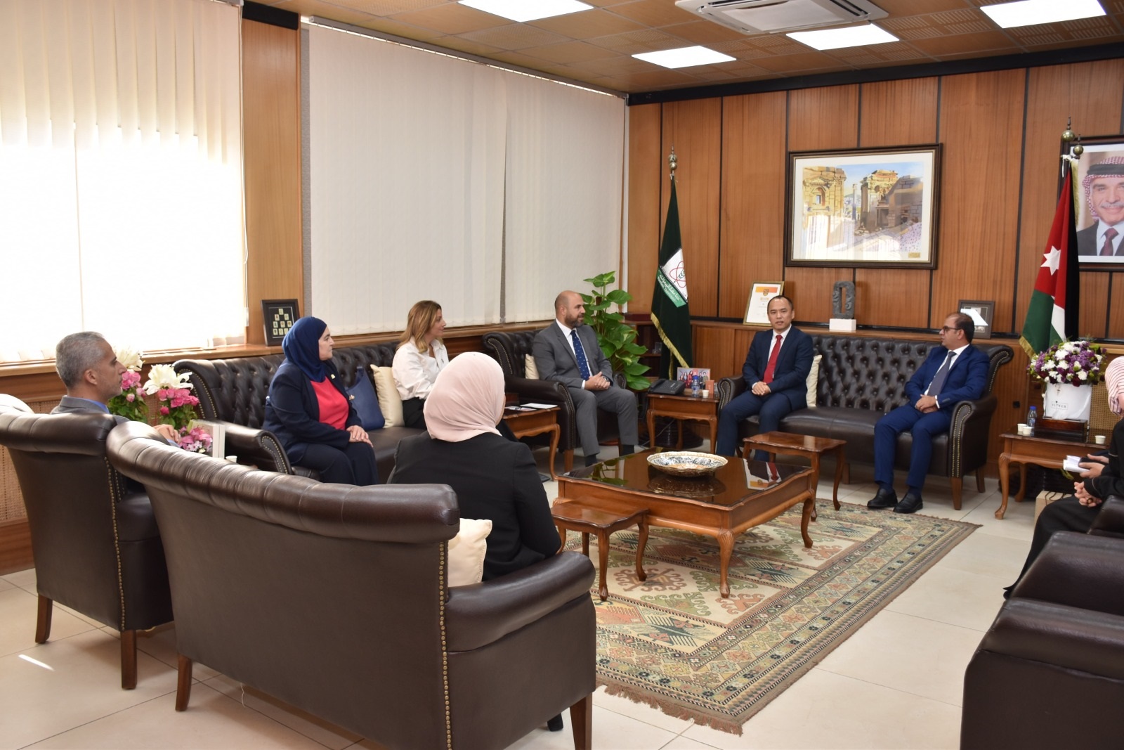 اليرموك تبحث تعزيز التعاون الأكاديمي مع المستشار الثقافي بسفارة الصين