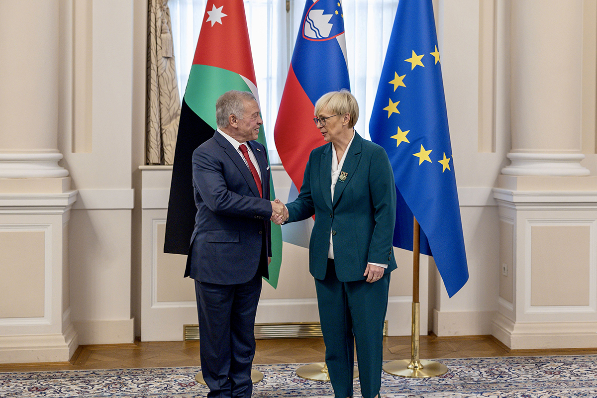 الملك ورئيسة سلوفينيا يبحثان علاقات الصداقة بين البلدين ومستجدات المنطقة