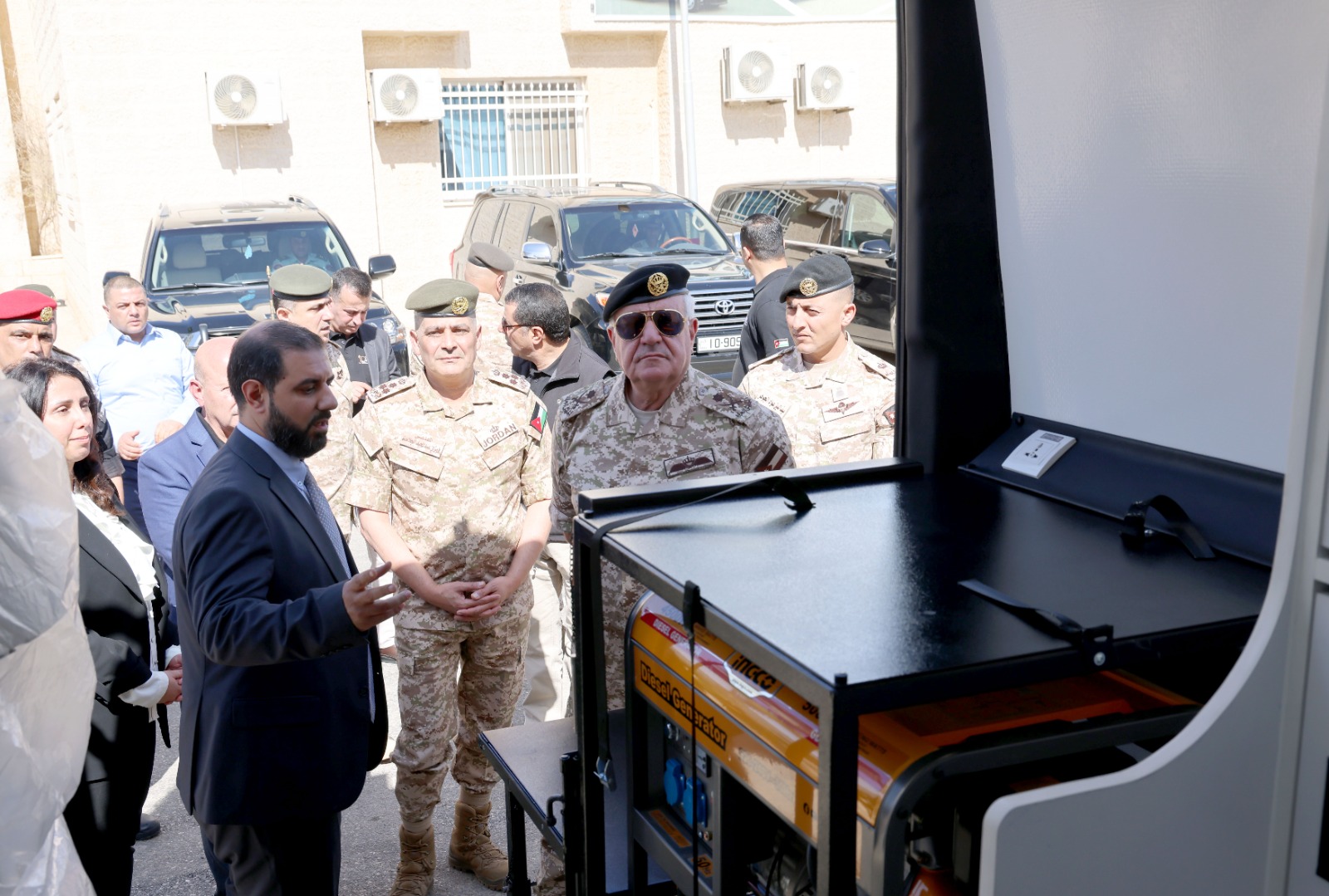الحنيطي يزور عدد من تشكيلات القوات المسلحة ويشيد بكفاءتها