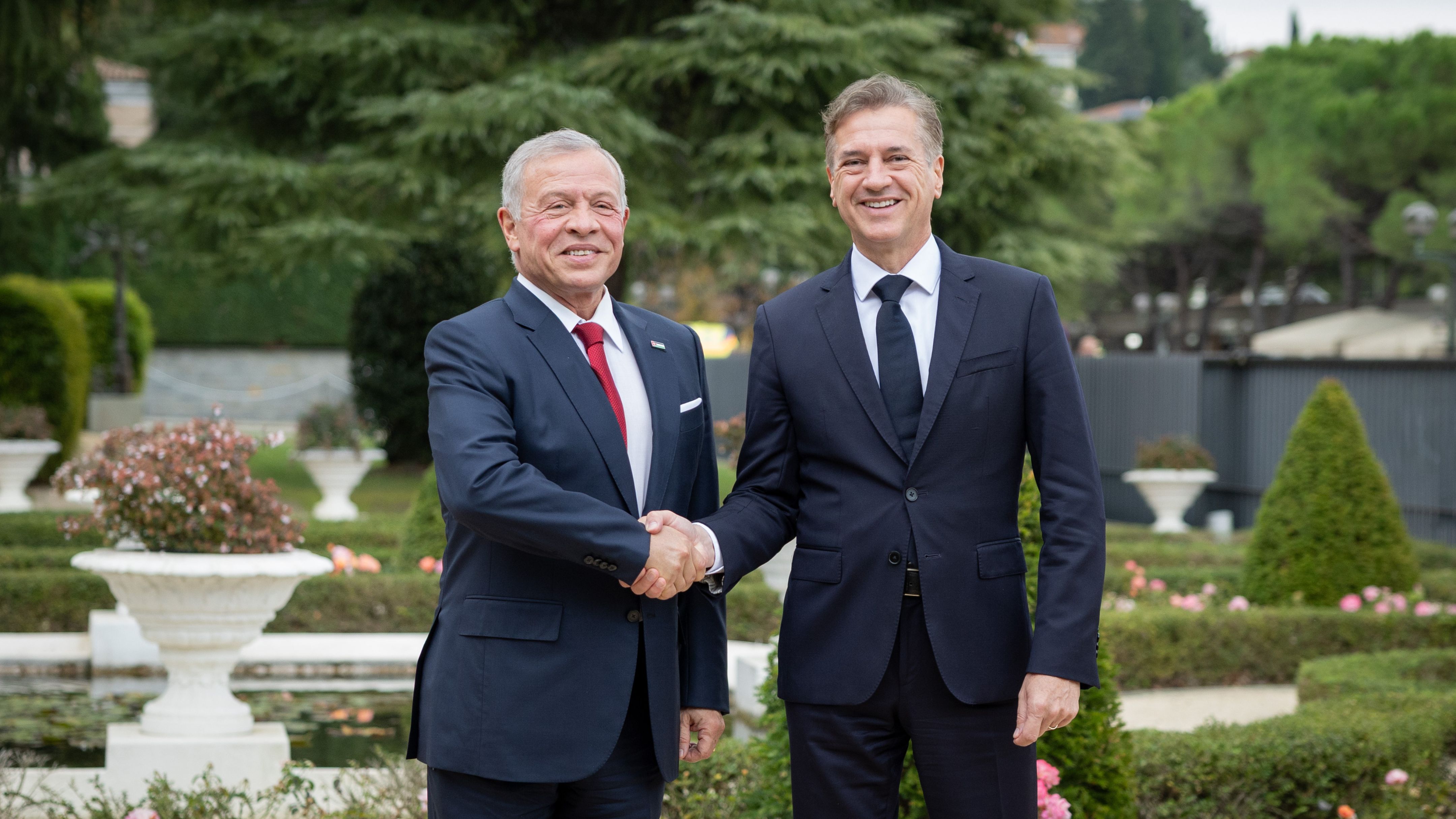 الملك يدعو خلال قمة ميد 9 إلى العمل المشترك لضمان التزام جميع الأطراف باتفاق إنهاء الحرب في غزة