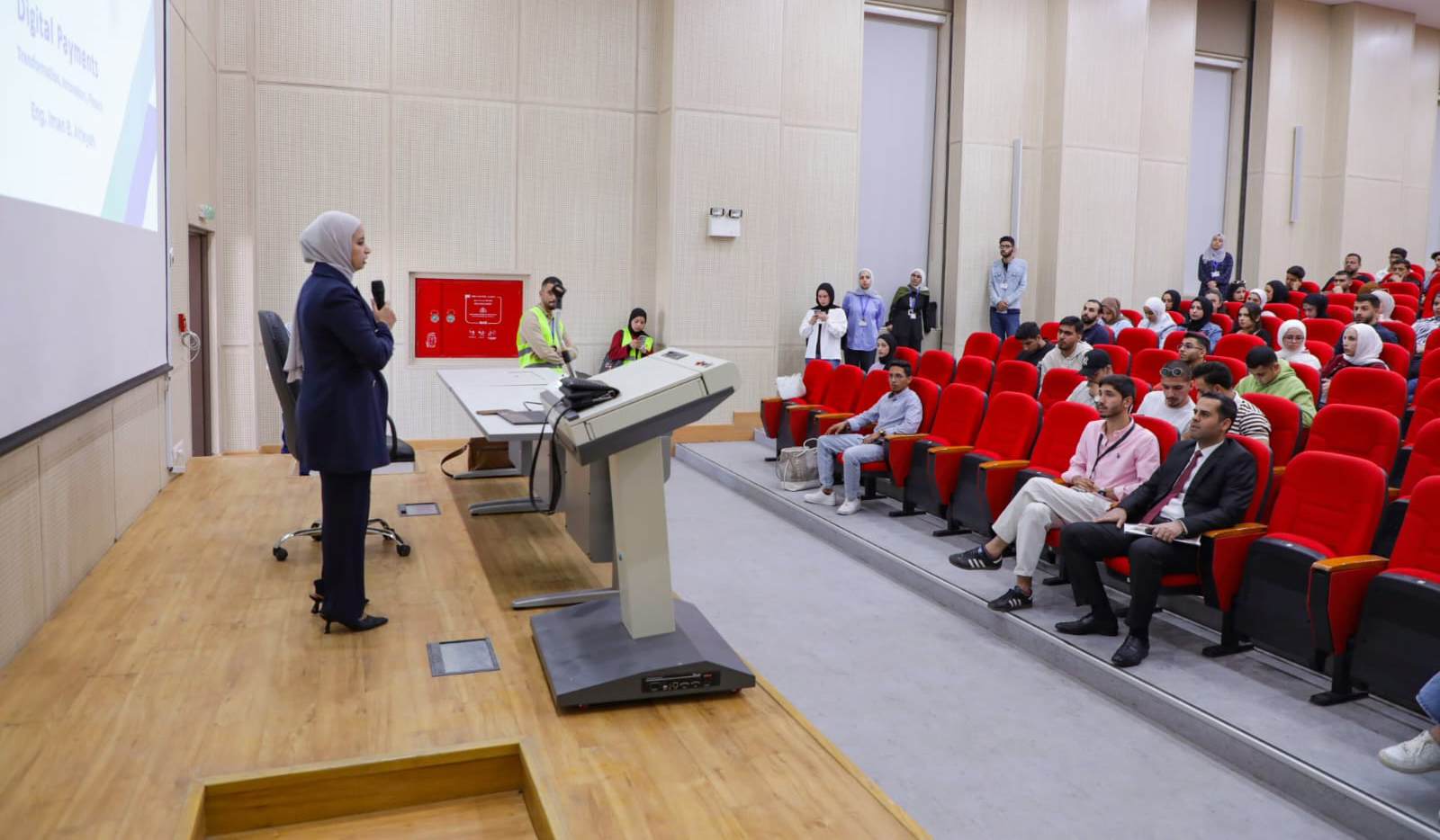 يوم علمي في الجامعة الهاشمية عن الابتكار والتحول الرقمي في القطاع المصرفي