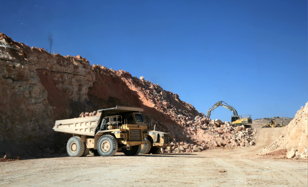 وزير الأشغال يتفقد سير العمل في مشروع طريق إربد الدائري